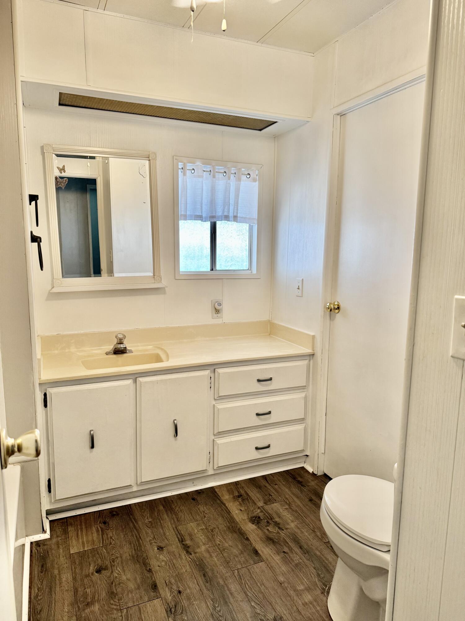 2627 W Midvalley Ave, Visalia, CA 93277