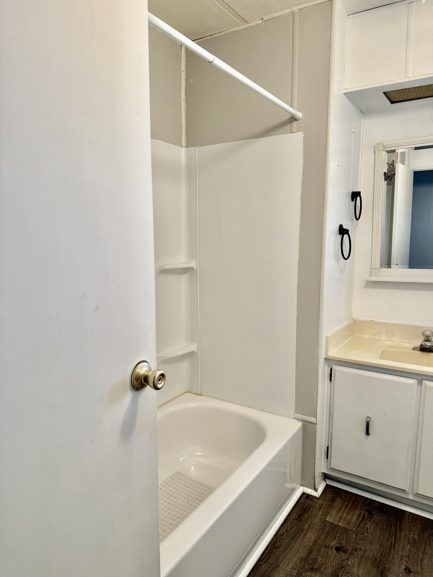 2627 W Midvalley Ave, Visalia, CA 93277