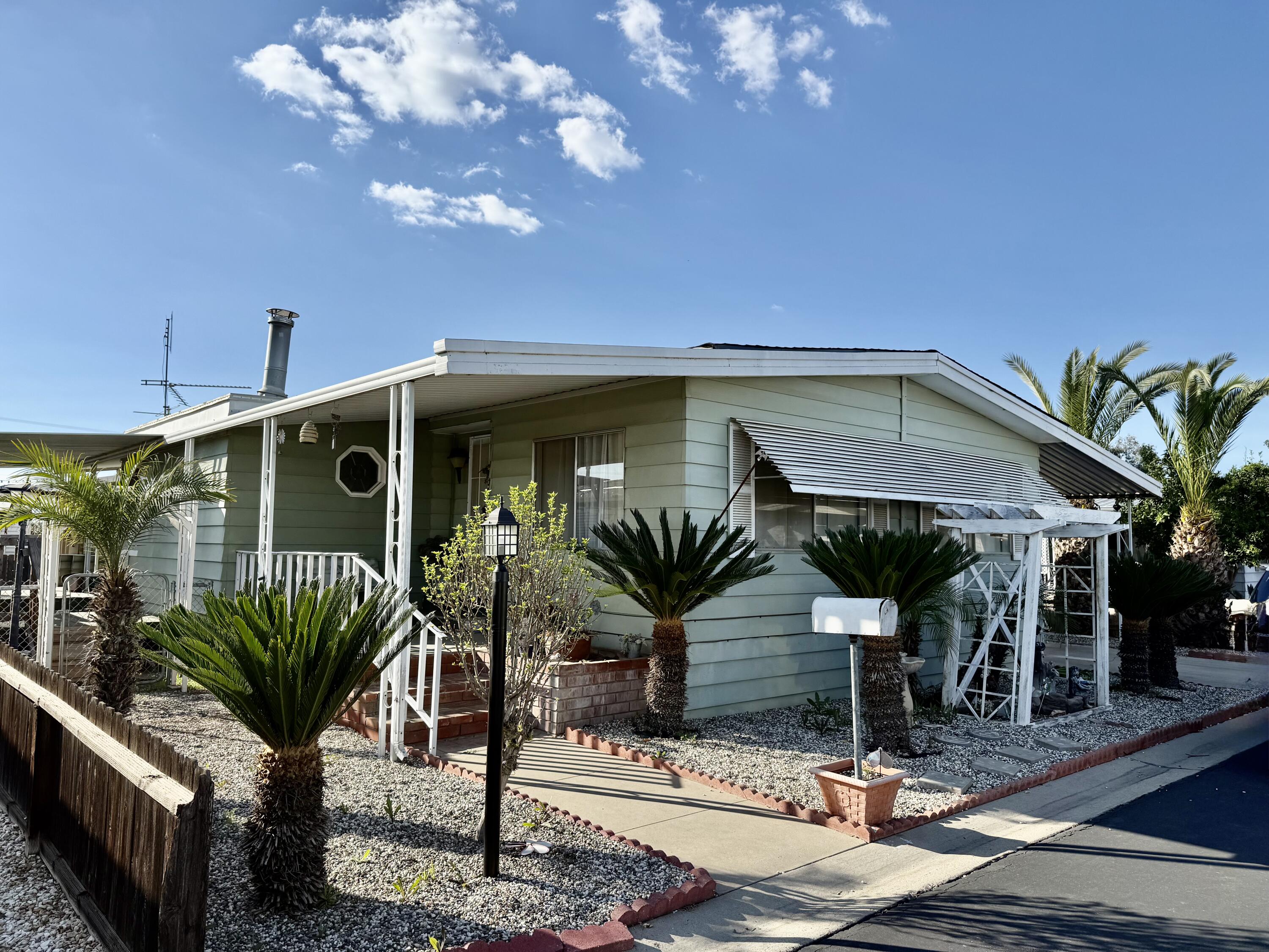 2627 W Midvalley Ave, Visalia, CA 93277