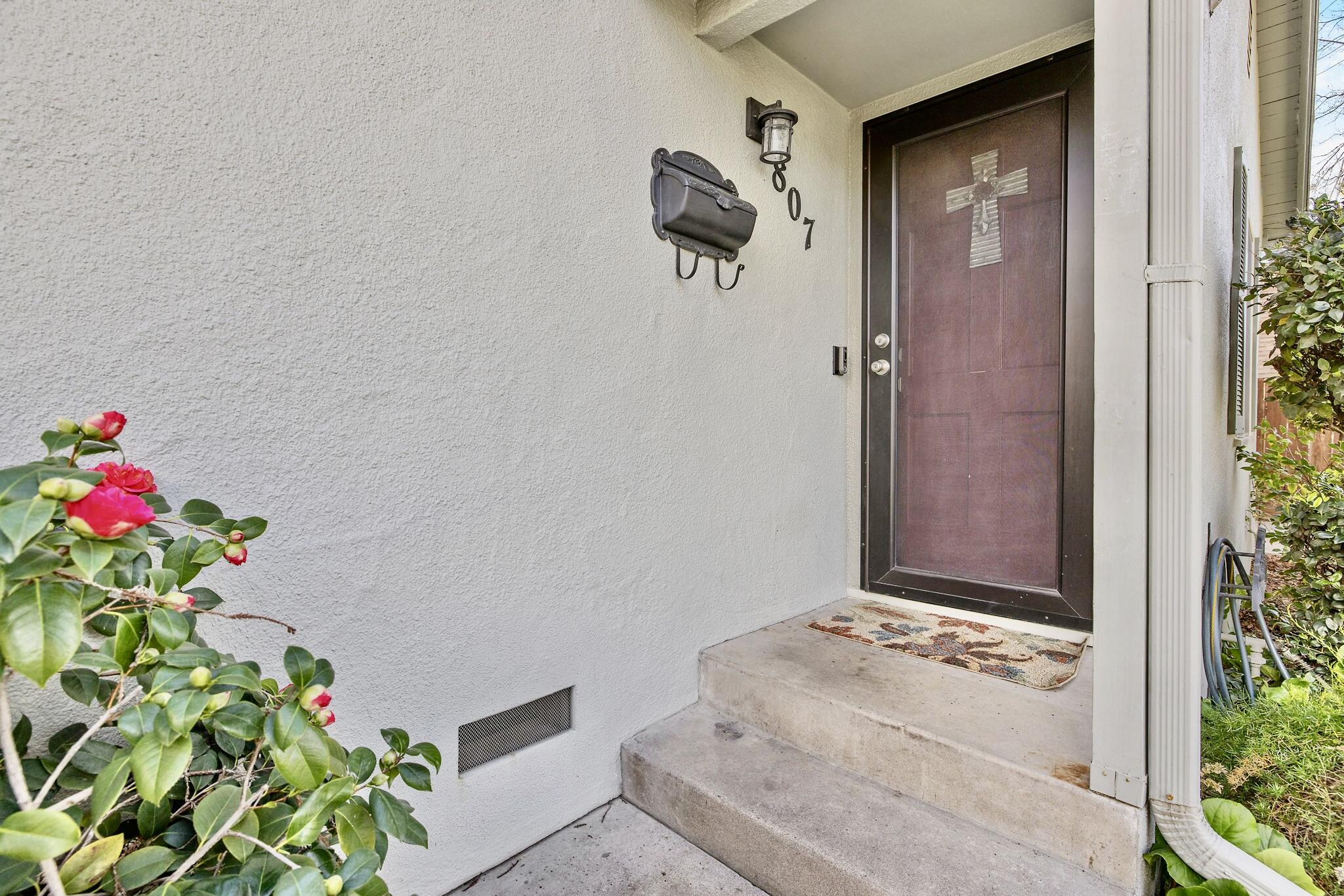 807 W Grove Ave, Visalia, CA 93291