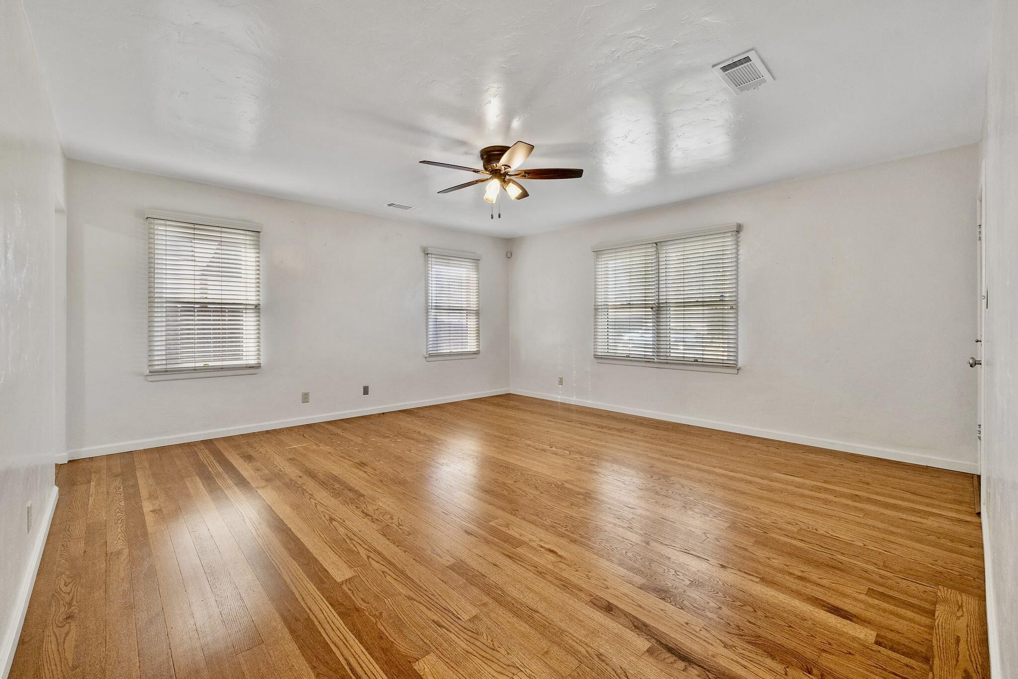 807 W Grove Ave, Visalia, CA 93291