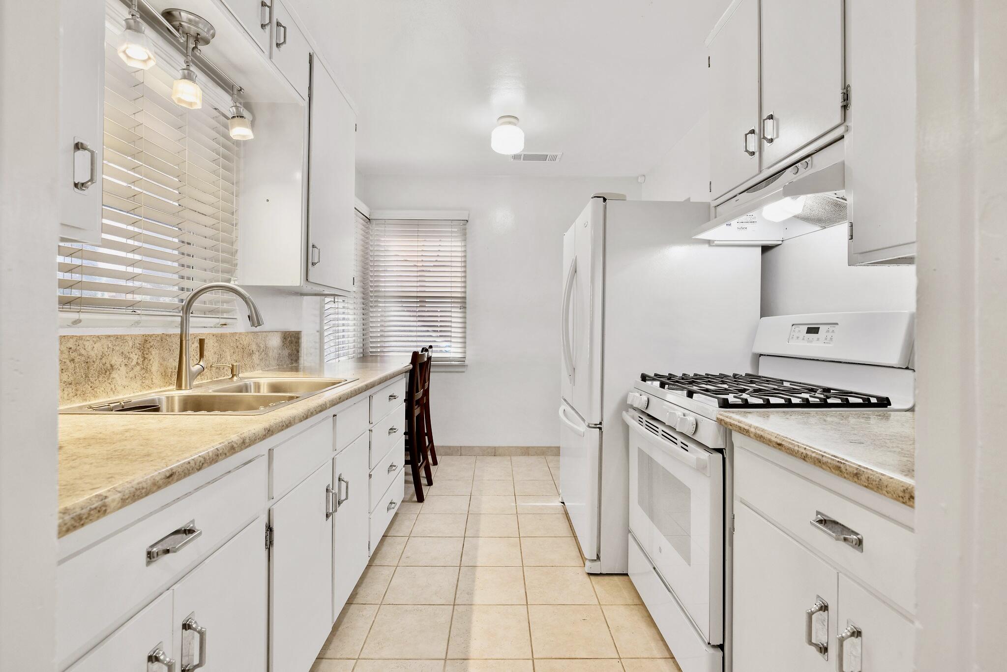 807 W Grove Ave, Visalia, CA 93291