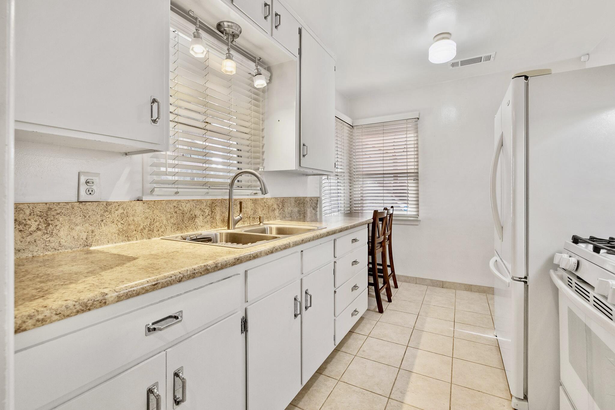 807 W Grove Ave, Visalia, CA 93291