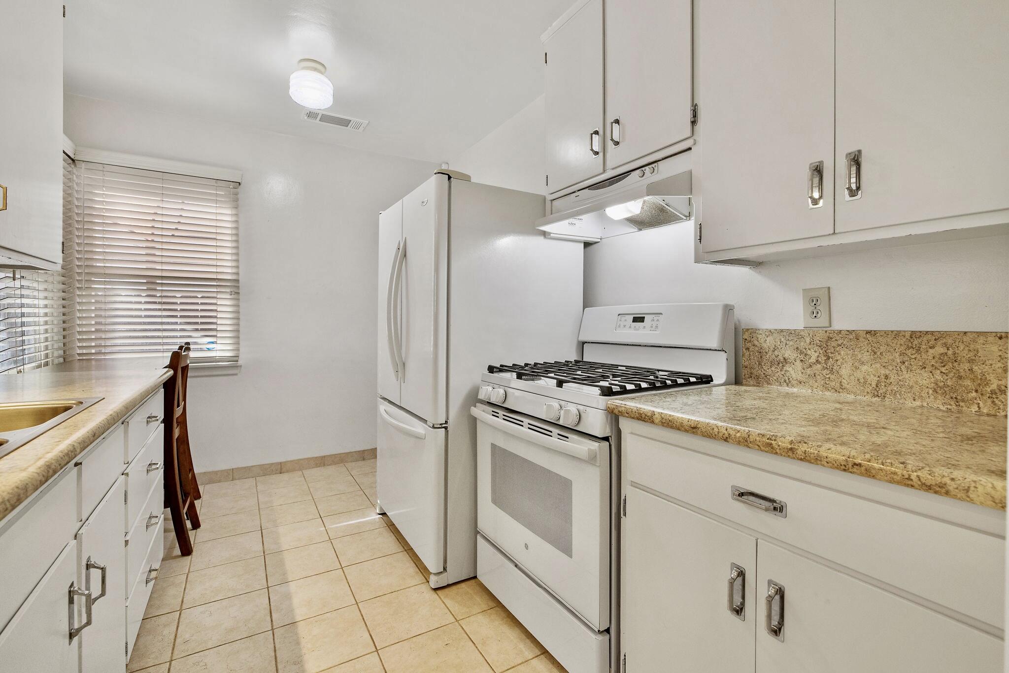 807 W Grove Ave, Visalia, CA 93291