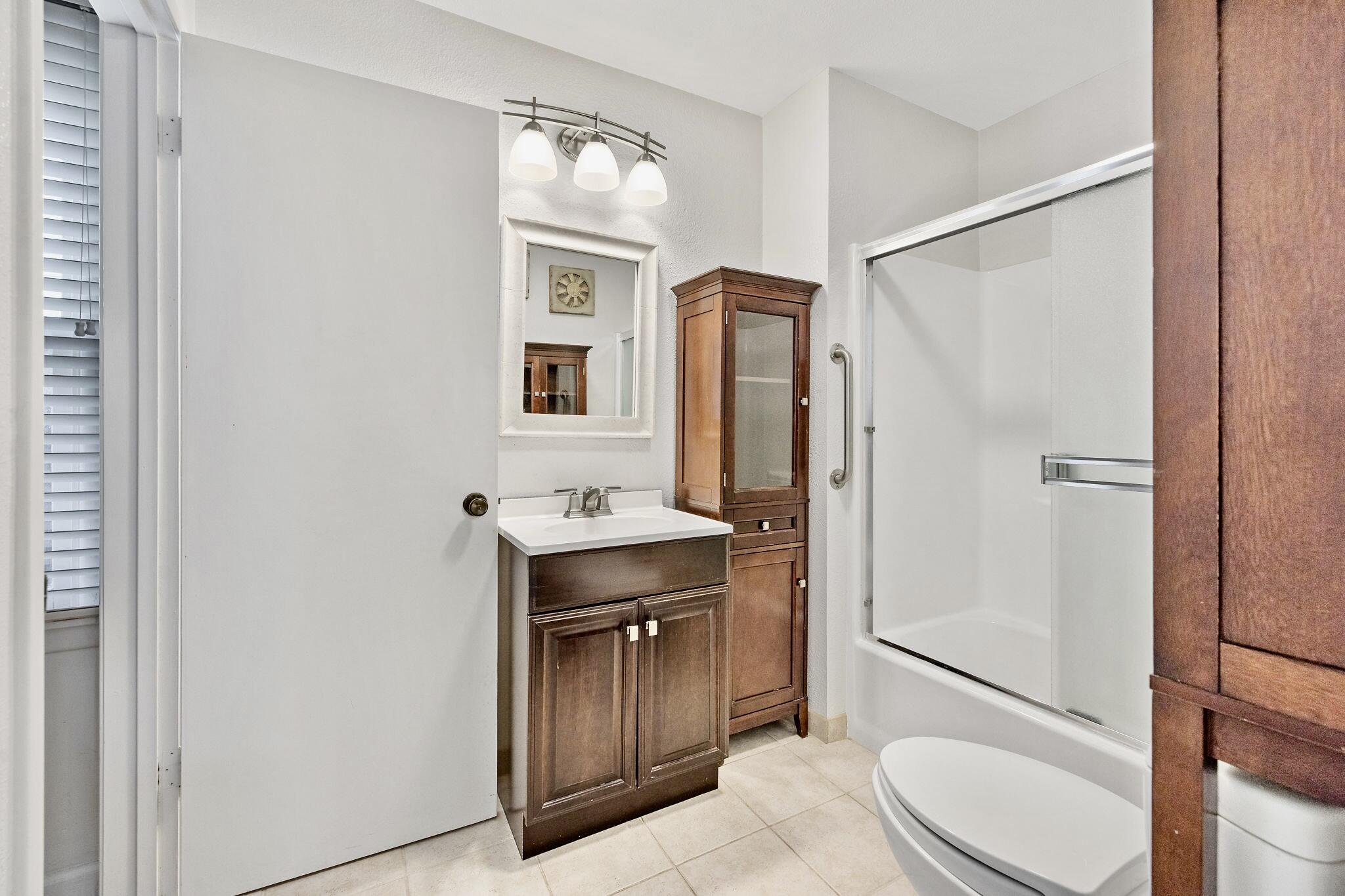 807 W Grove Ave, Visalia, CA 93291