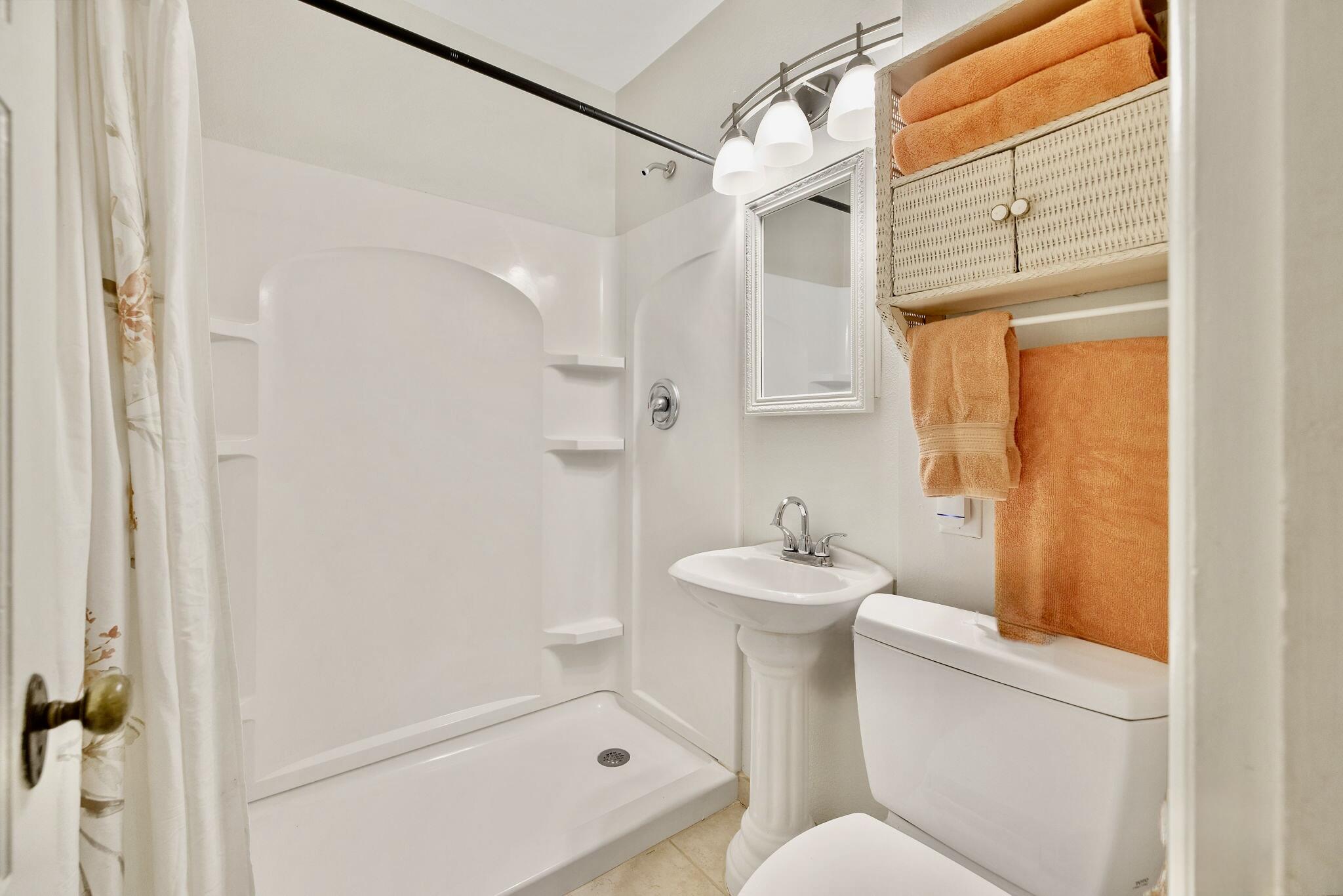 807 W Grove Ave, Visalia, CA 93291