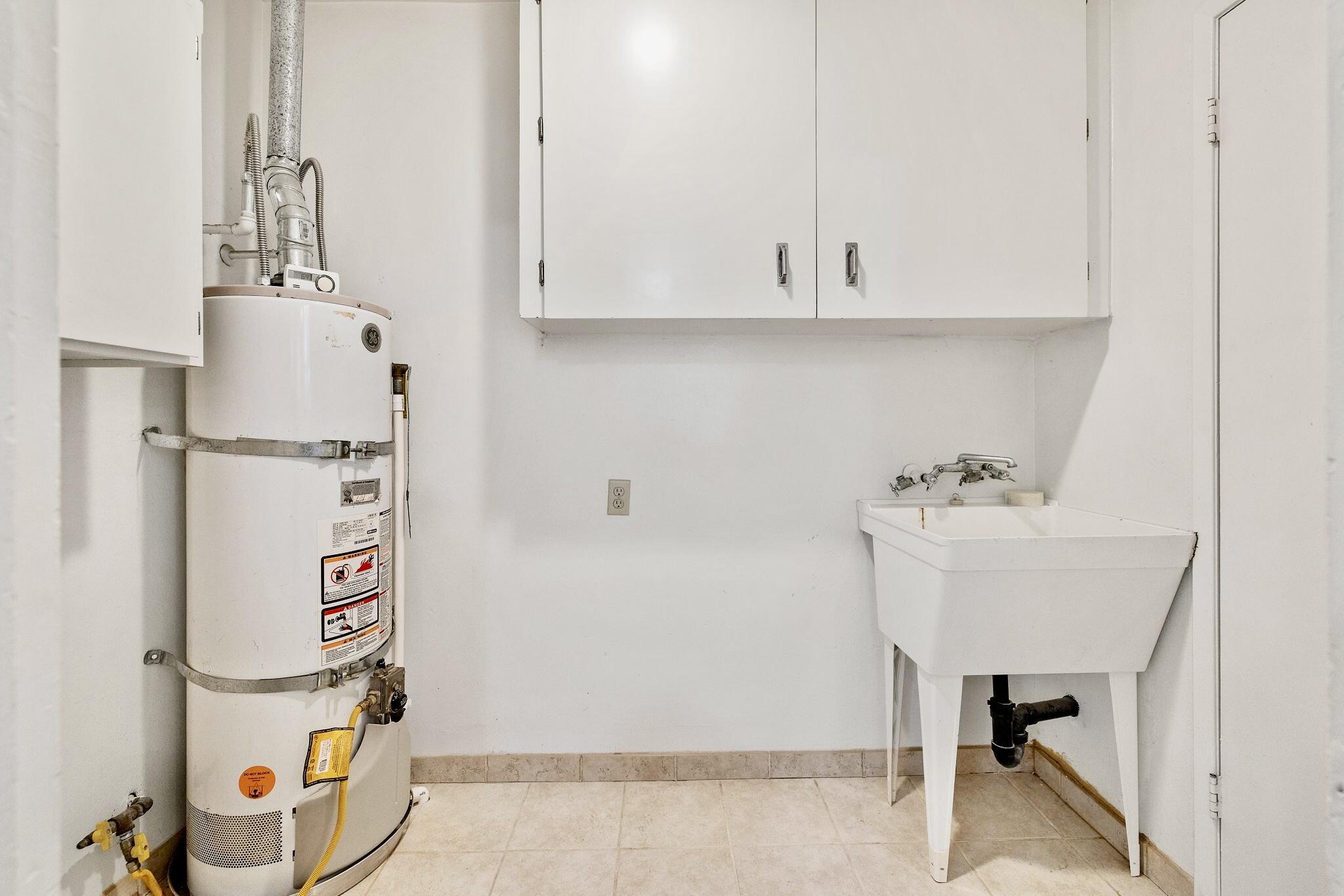 807 W Grove Ave, Visalia, CA 93291