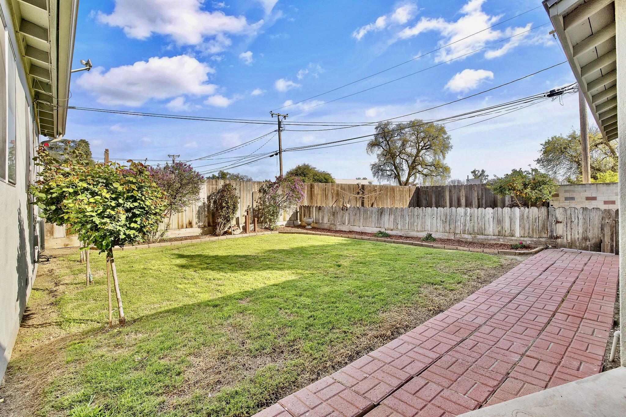 807 W Grove Ave, Visalia, CA 93291