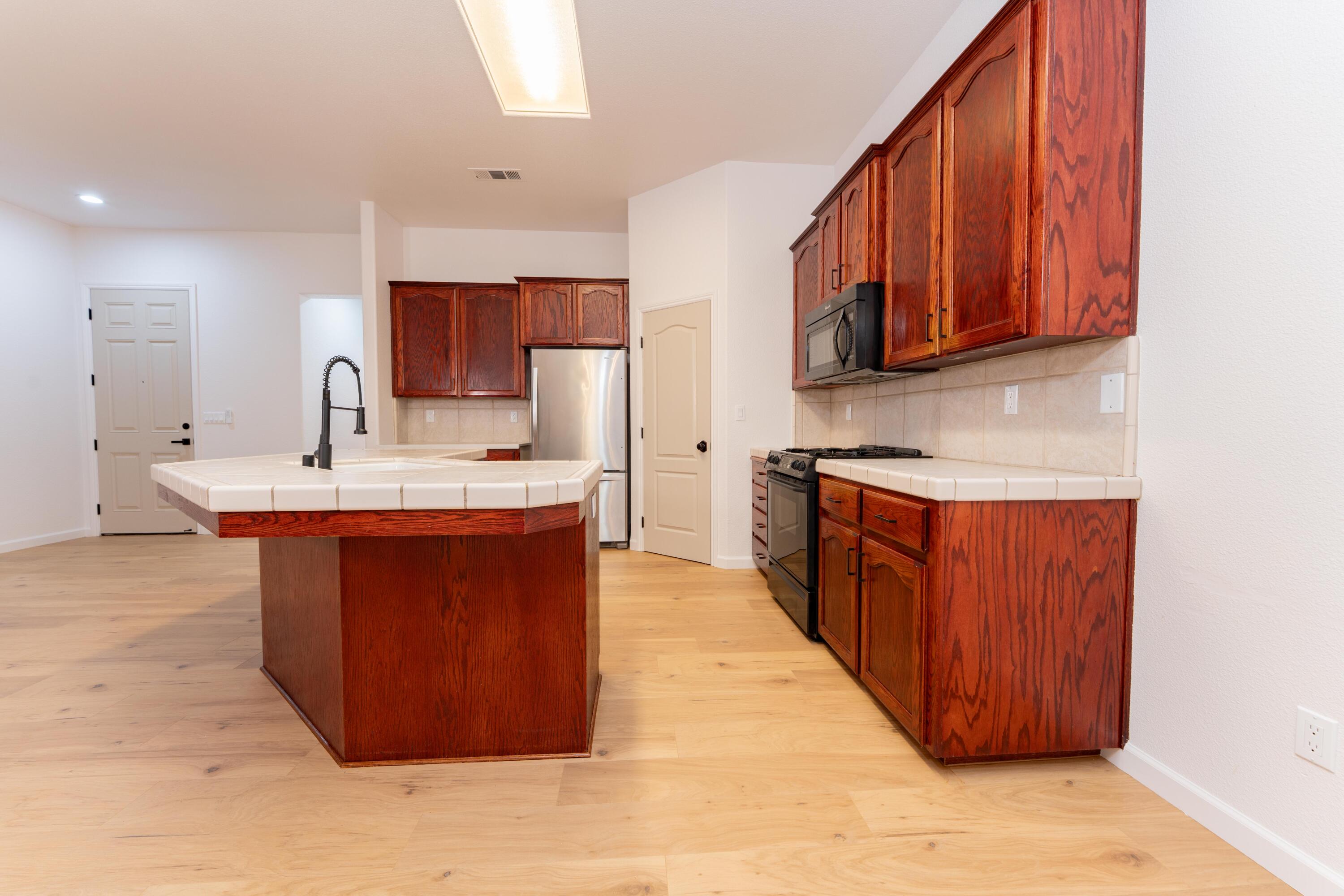 1360 N Jennifer Way, Porterville, CA 93257