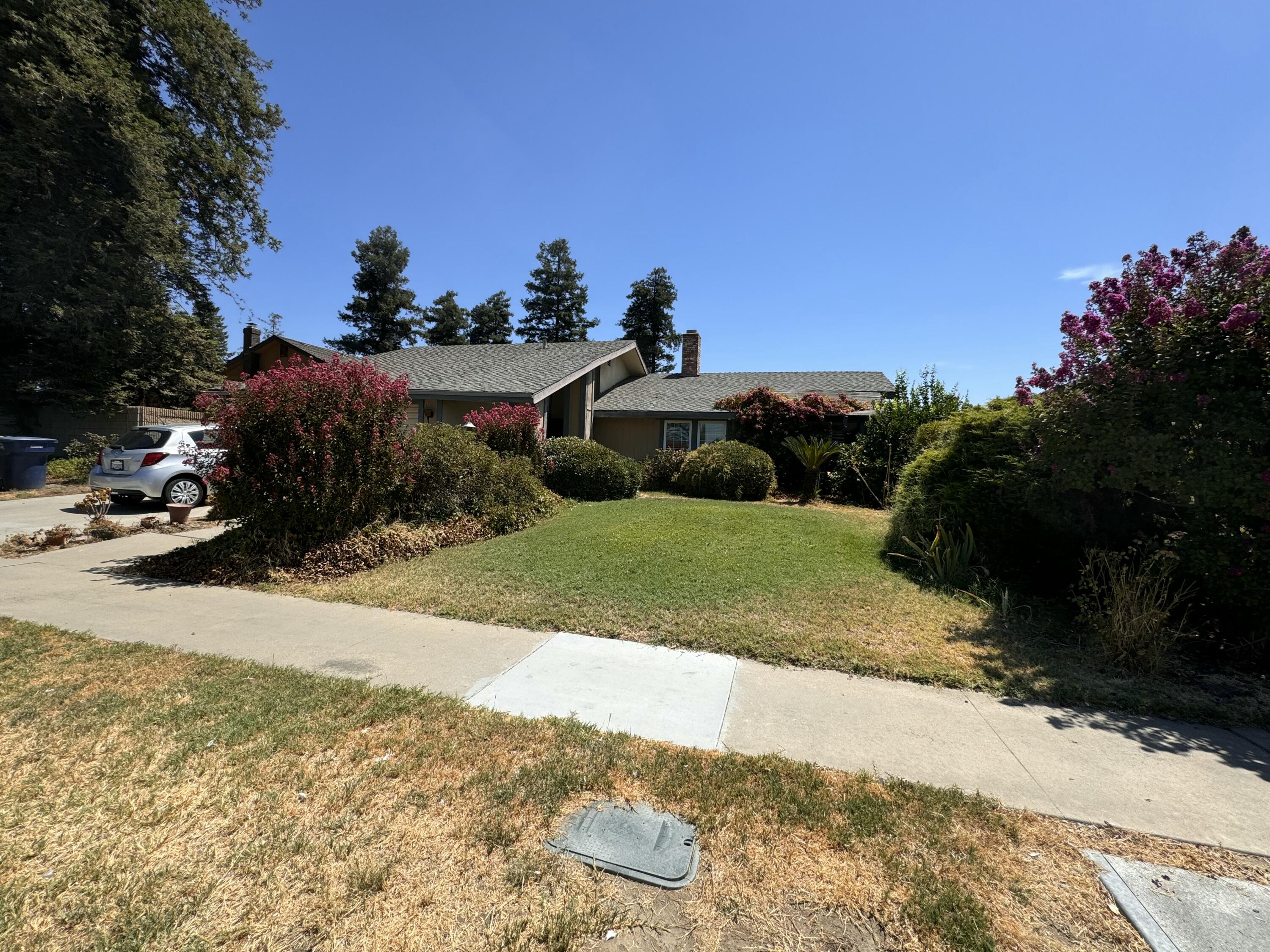 1352 N M St, Tulare, CA 93274