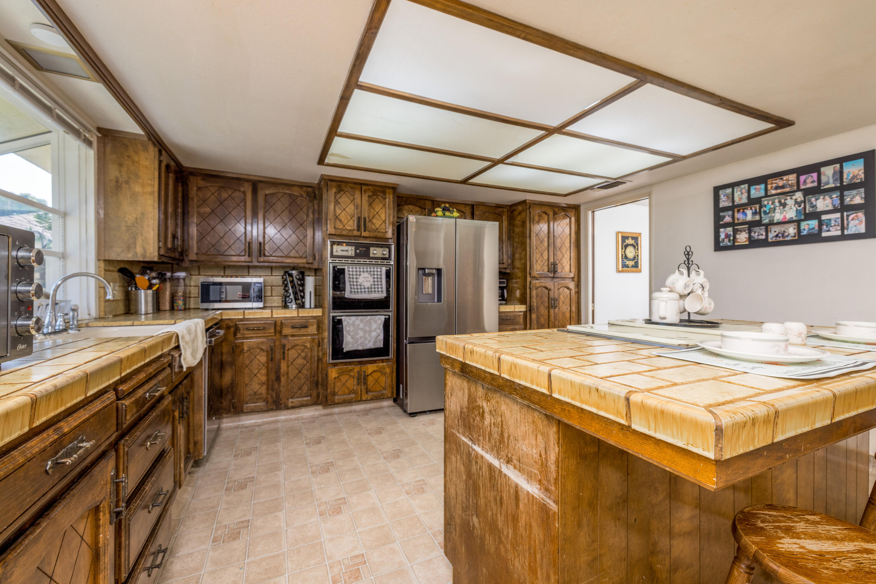 1352 N M St, Tulare, CA 93274