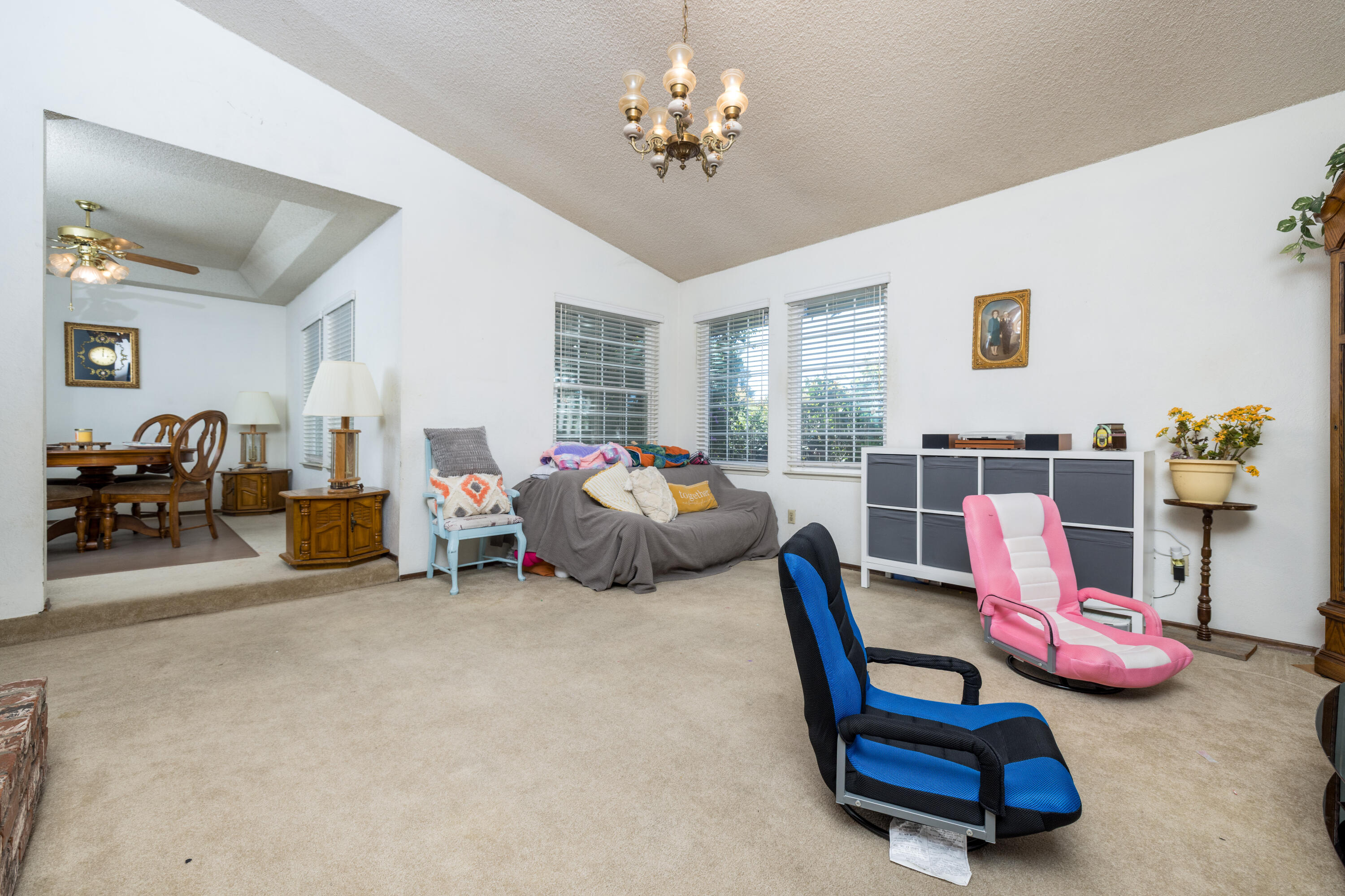 1352 N M St, Tulare, CA 93274