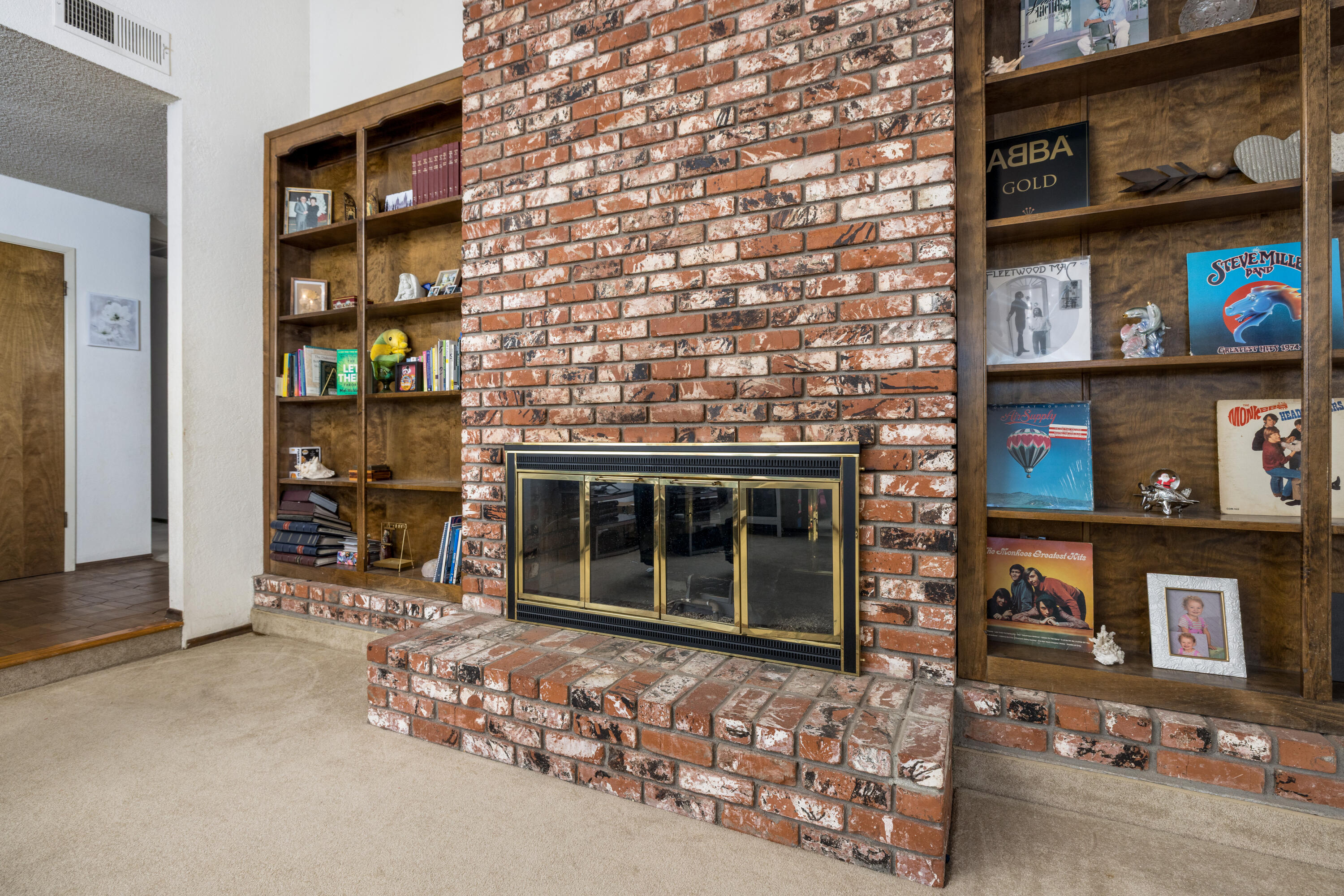 1352 N M St, Tulare, CA 93274