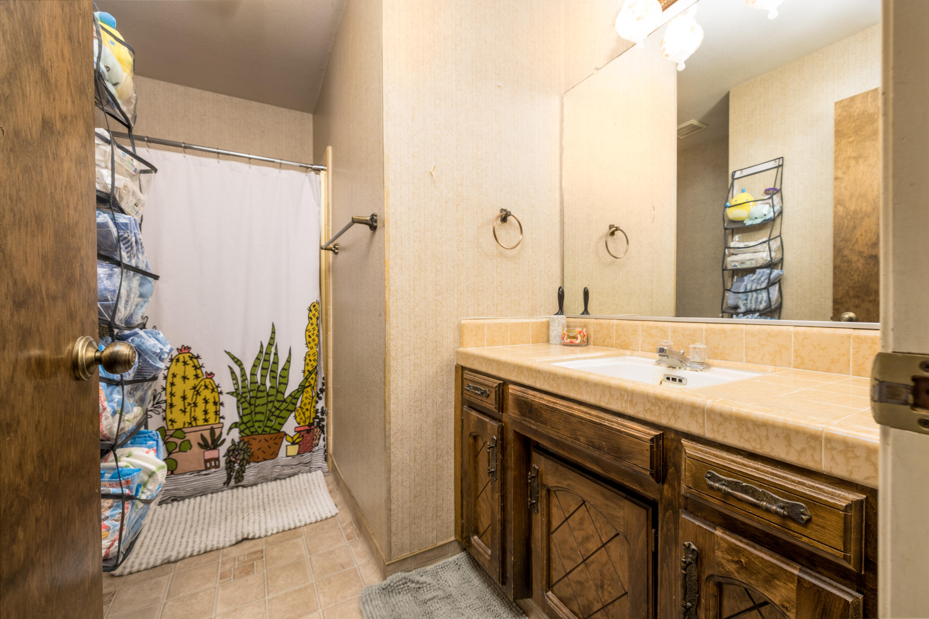 1352 N M St, Tulare, CA 93274