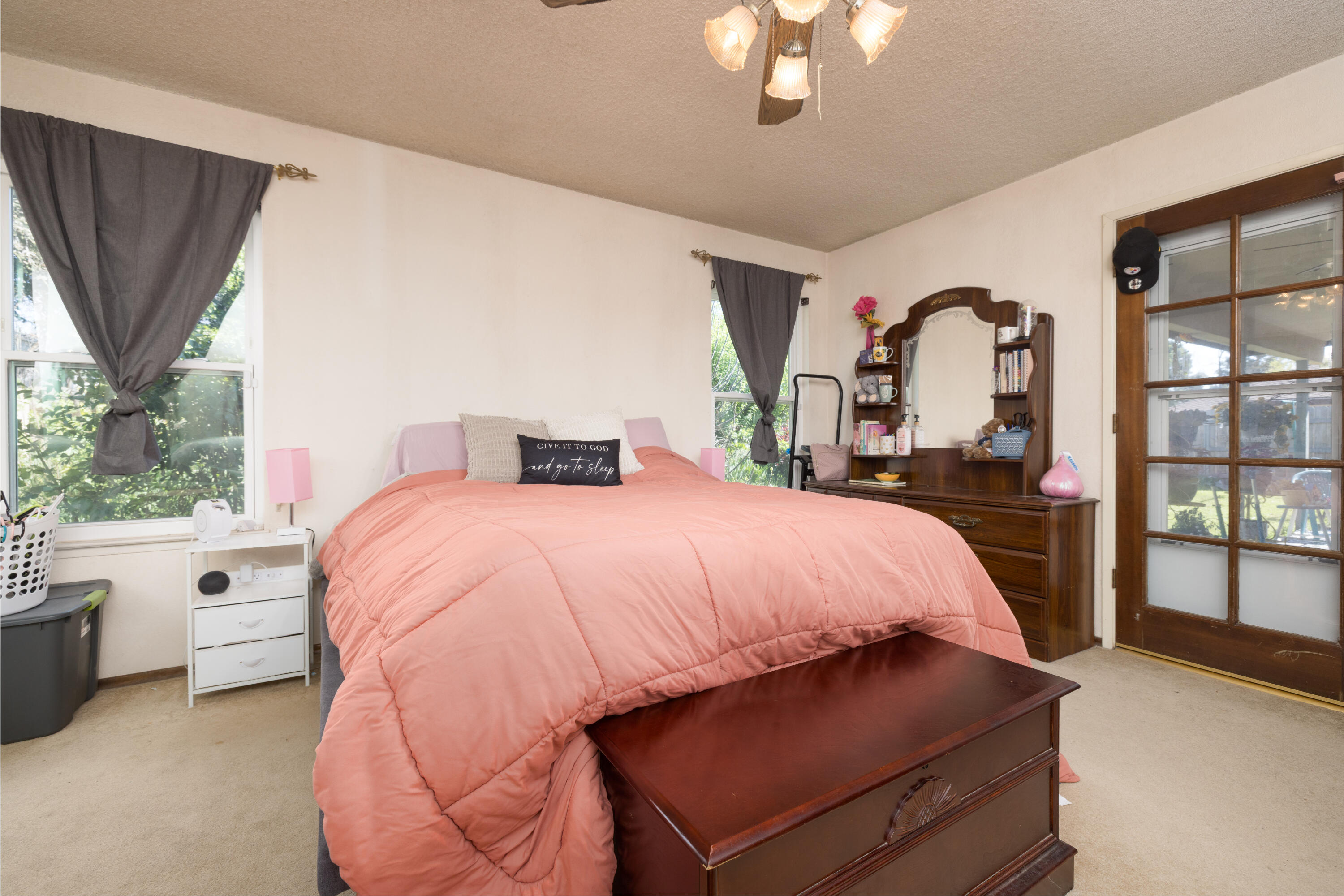 1352 N M St, Tulare, CA 93274