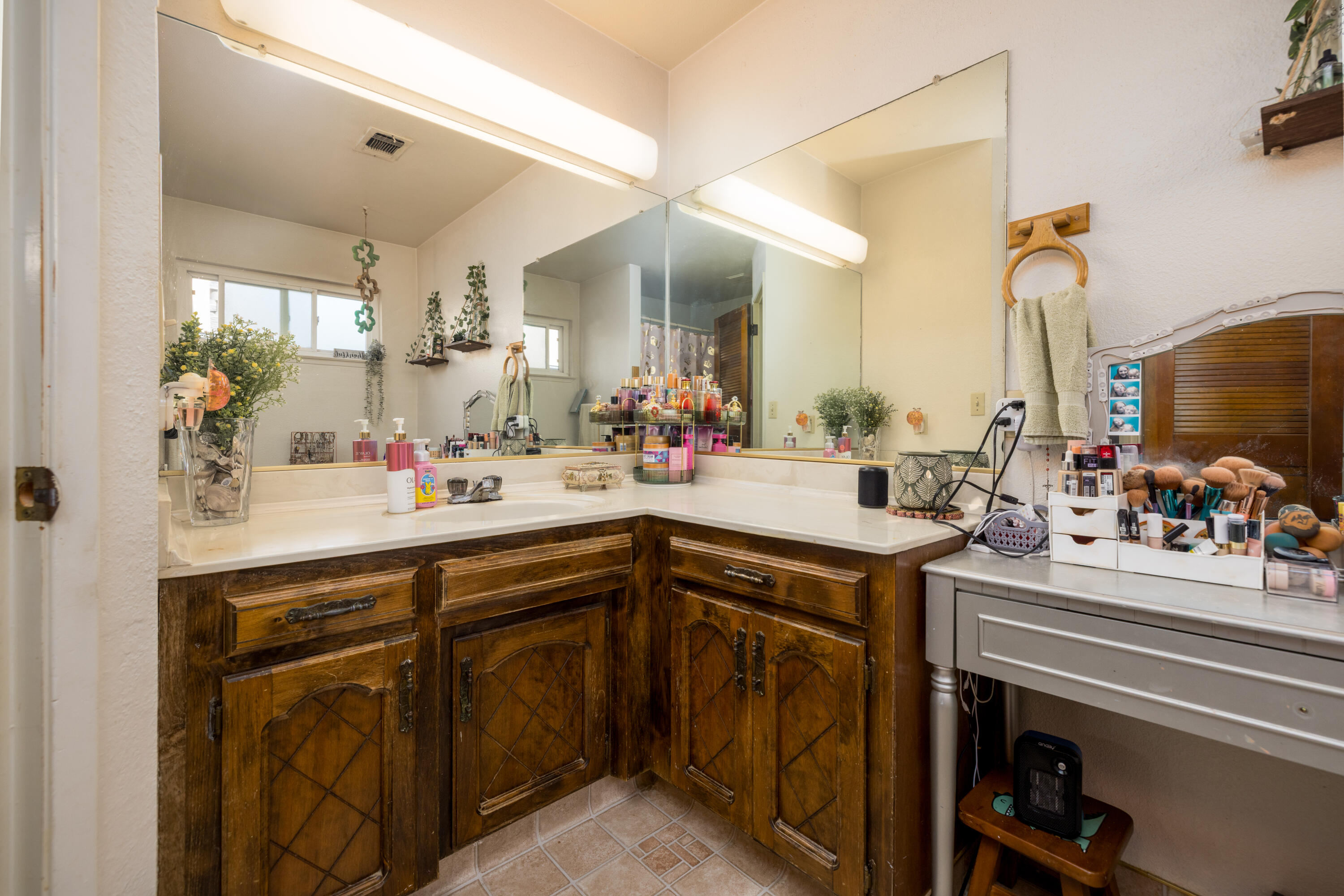 1352 N M St, Tulare, CA 93274