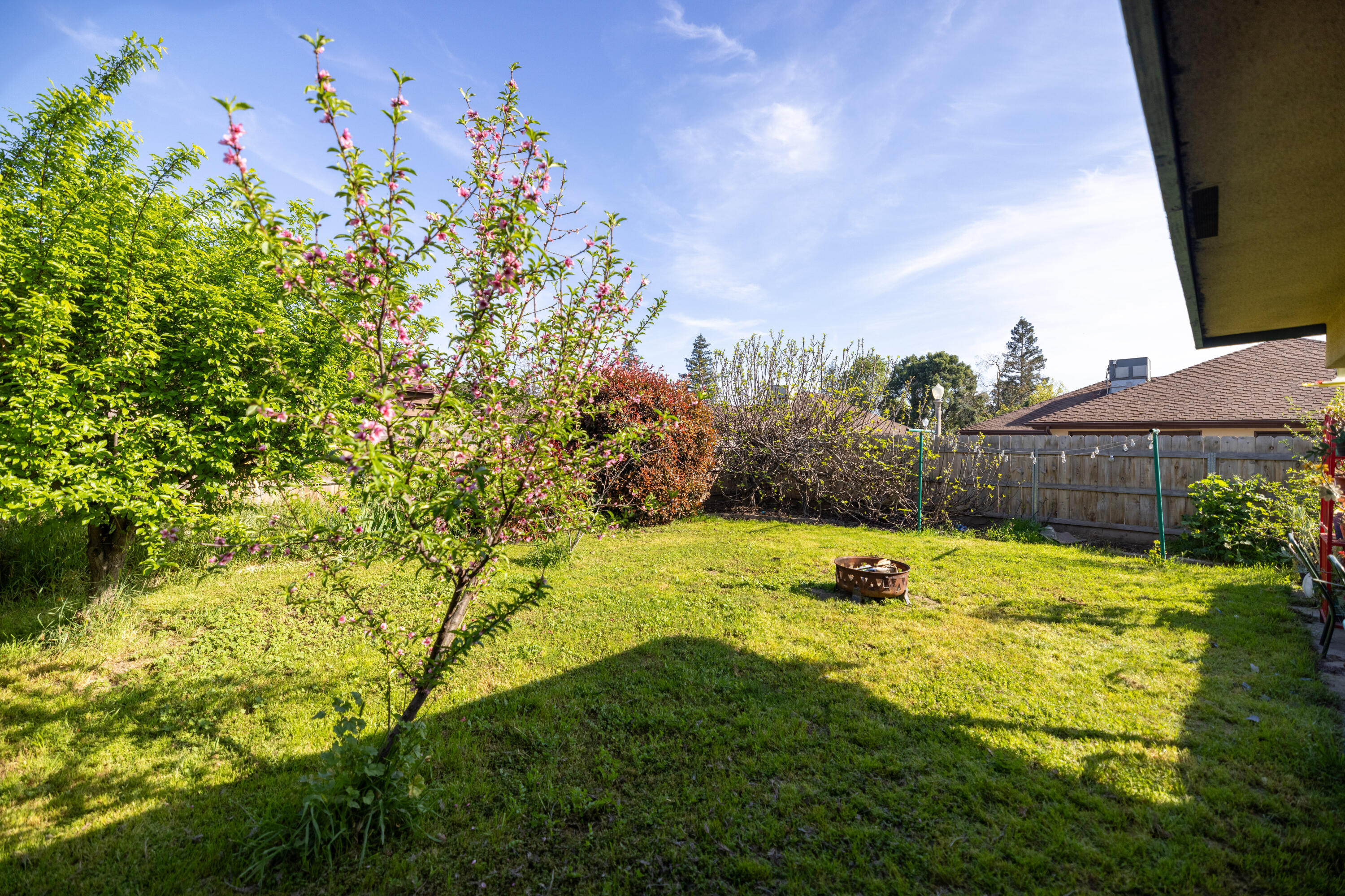 1352 N M St, Tulare, CA 93274