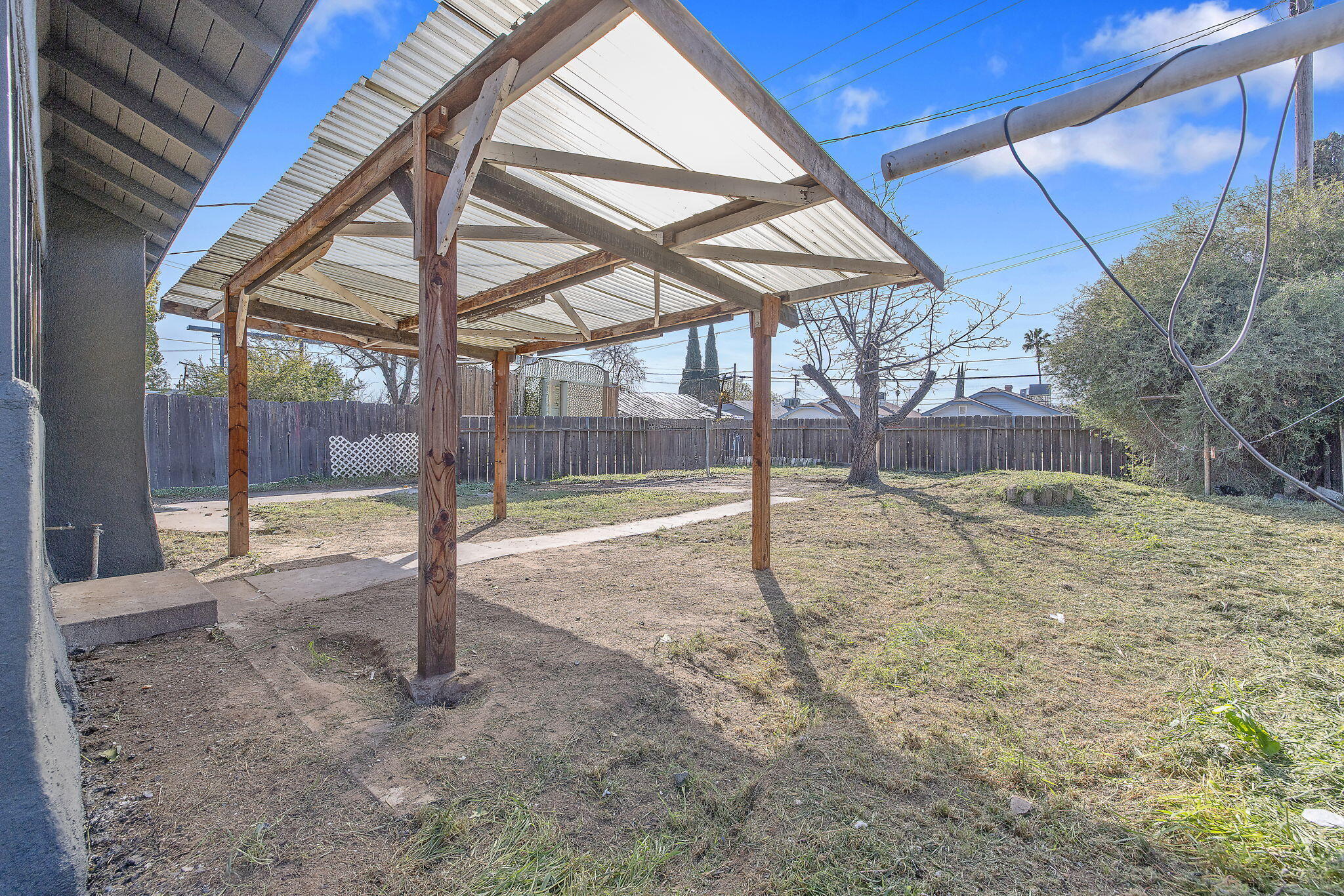 1247 N Ferger Ave, Fresno, CA 93728