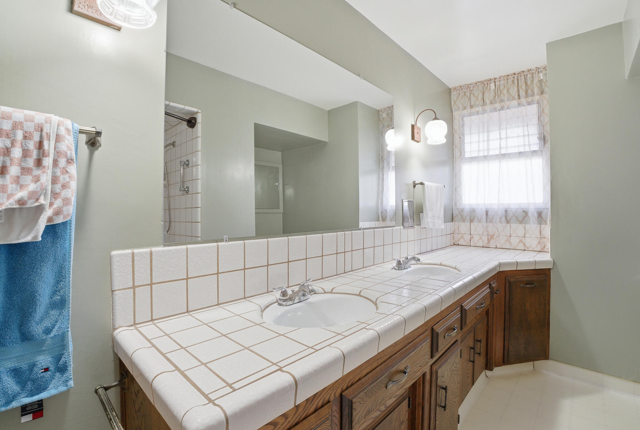 5208 Greenbrier Ave, Bakersfield, CA 93306