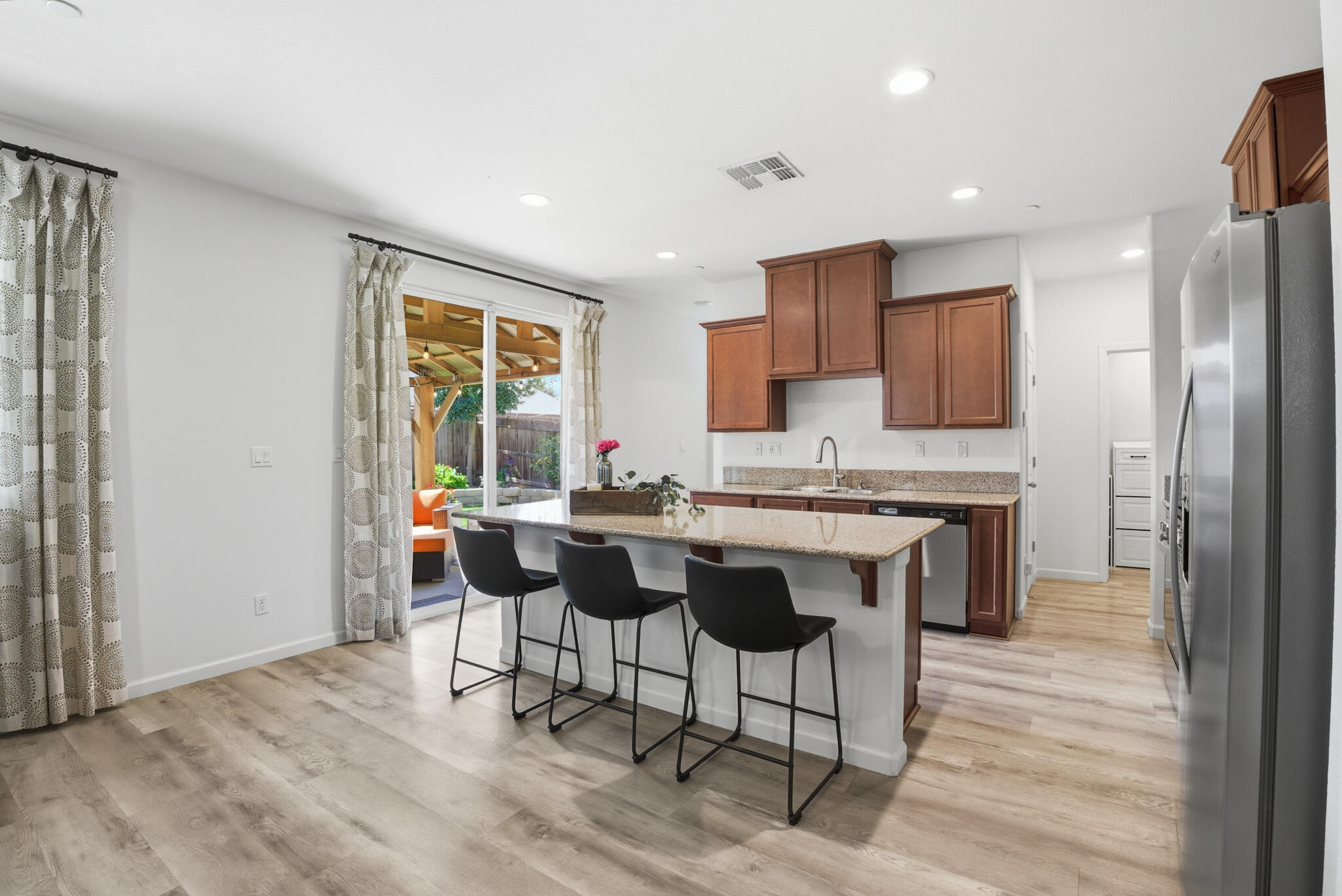 3709 E Cypress Ave, Visalia, CA 93292