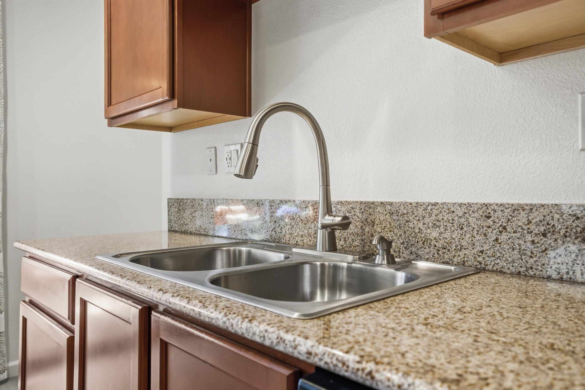 3709 E Cypress Ave, Visalia, CA 93292