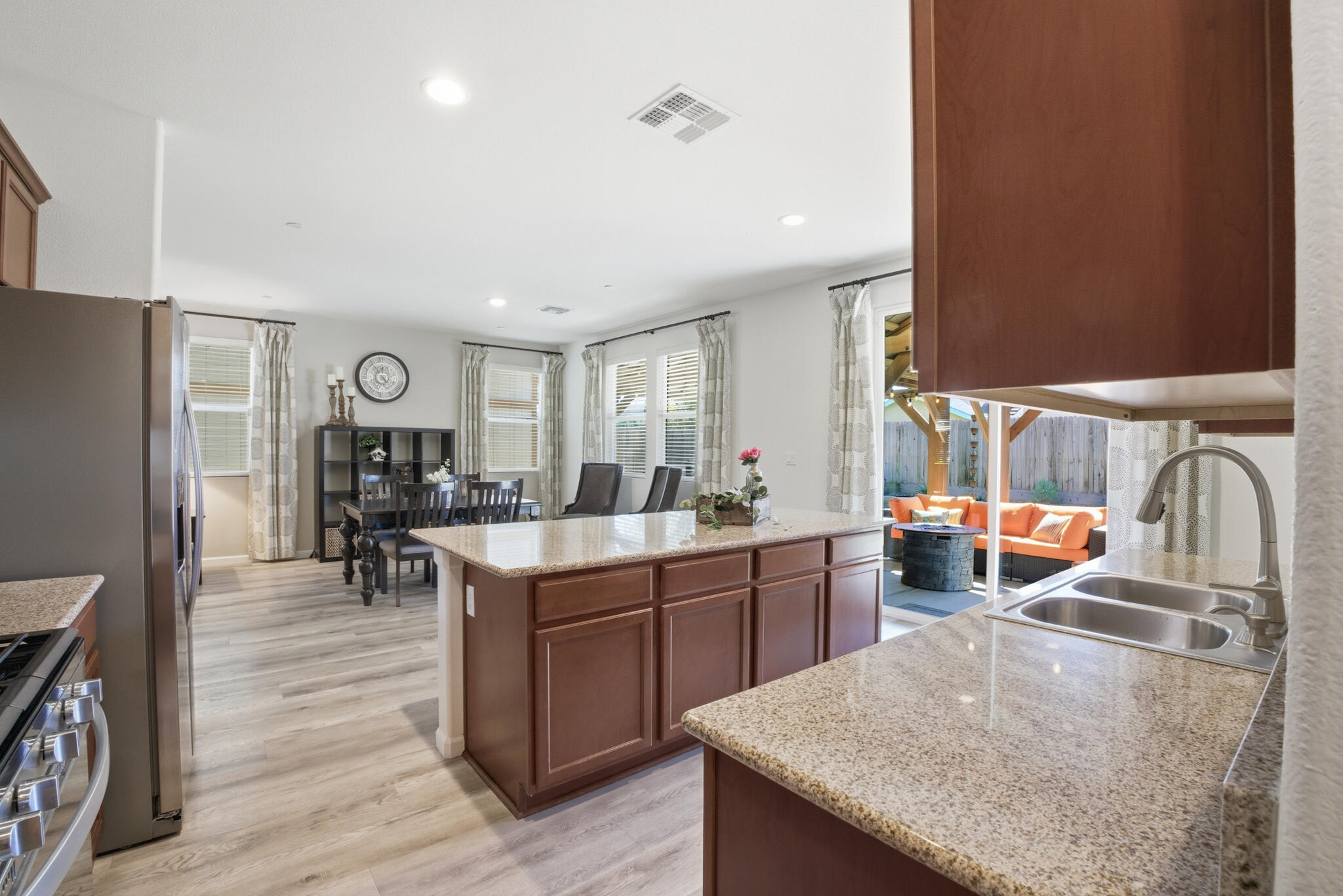 3709 E Cypress Ave, Visalia, CA 93292