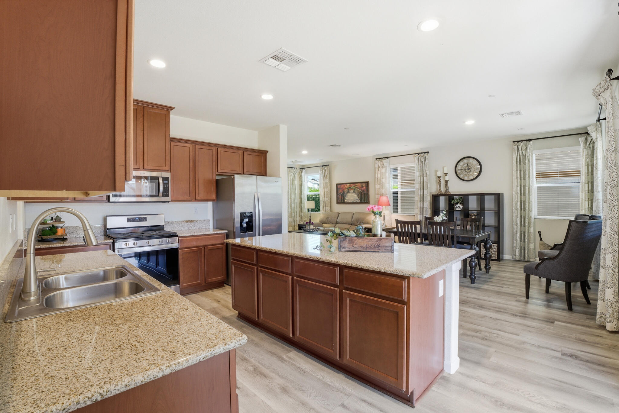 3709 E Cypress Ave, Visalia, CA 93292