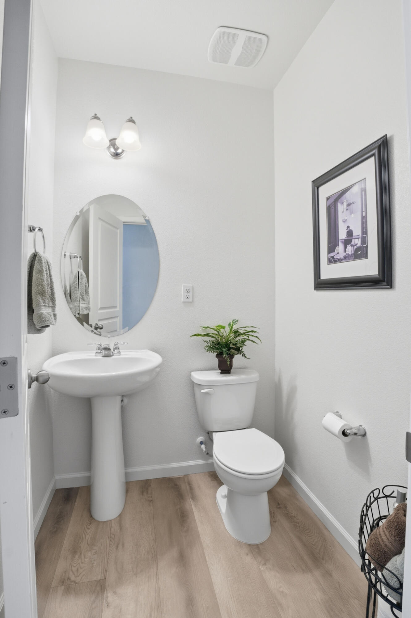 3709 E Cypress Ave, Visalia, CA 93292