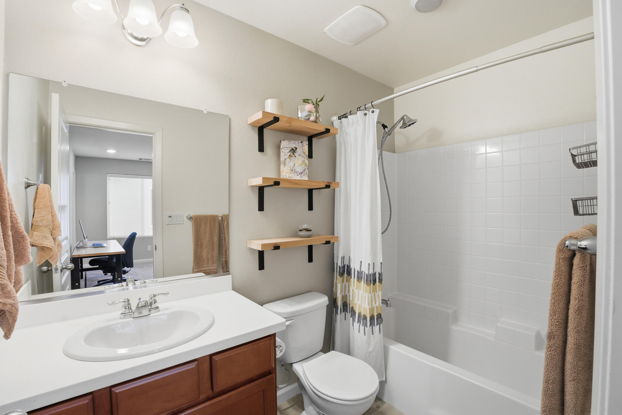 3709 E Cypress Ave, Visalia, CA 93292