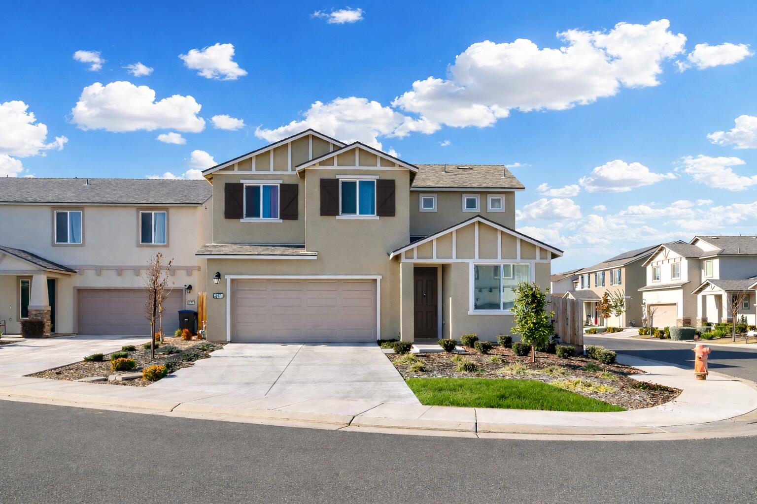 2207 S Crumal St, Visalia, CA 93292