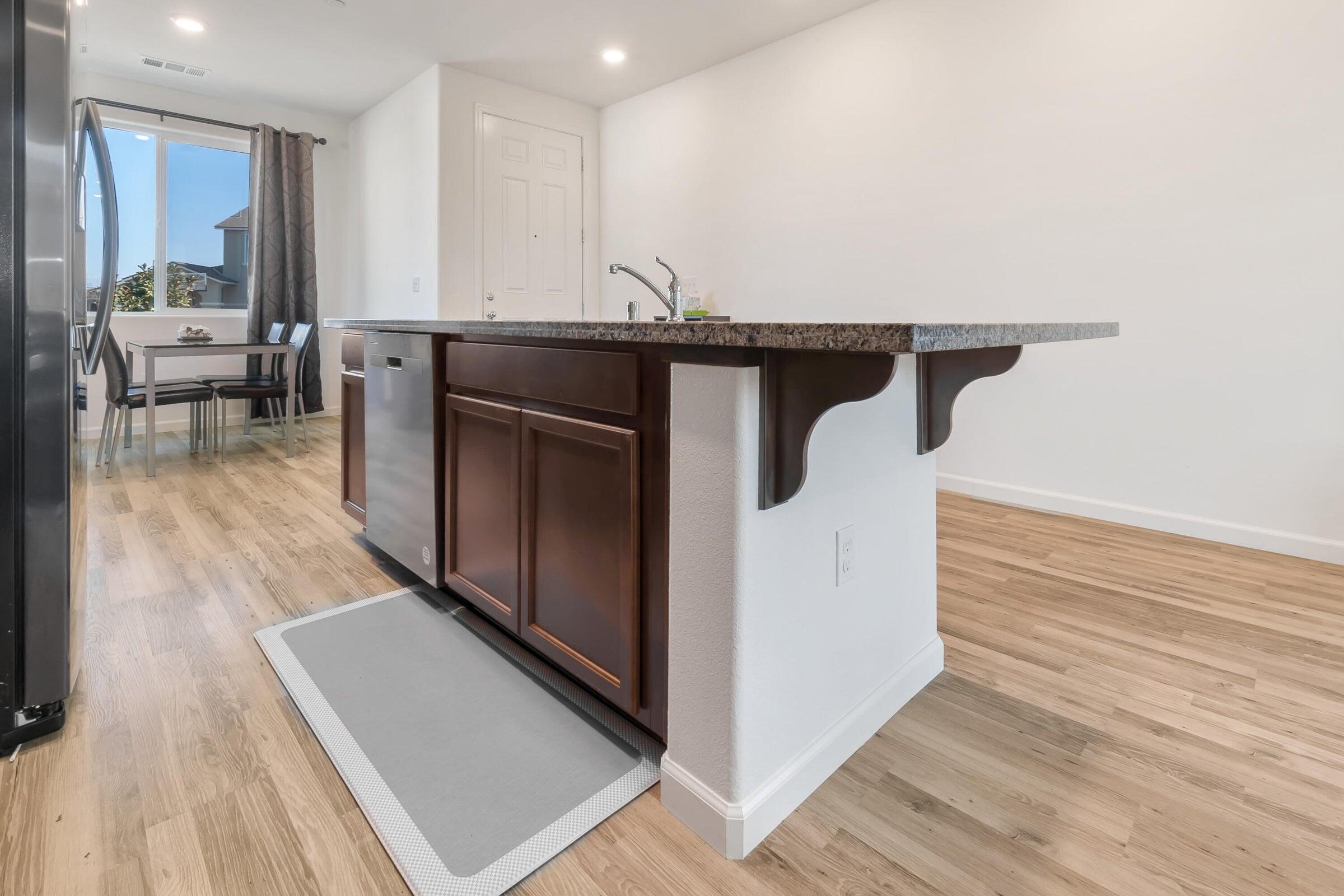 2207 S Crumal St, Visalia, CA 93292