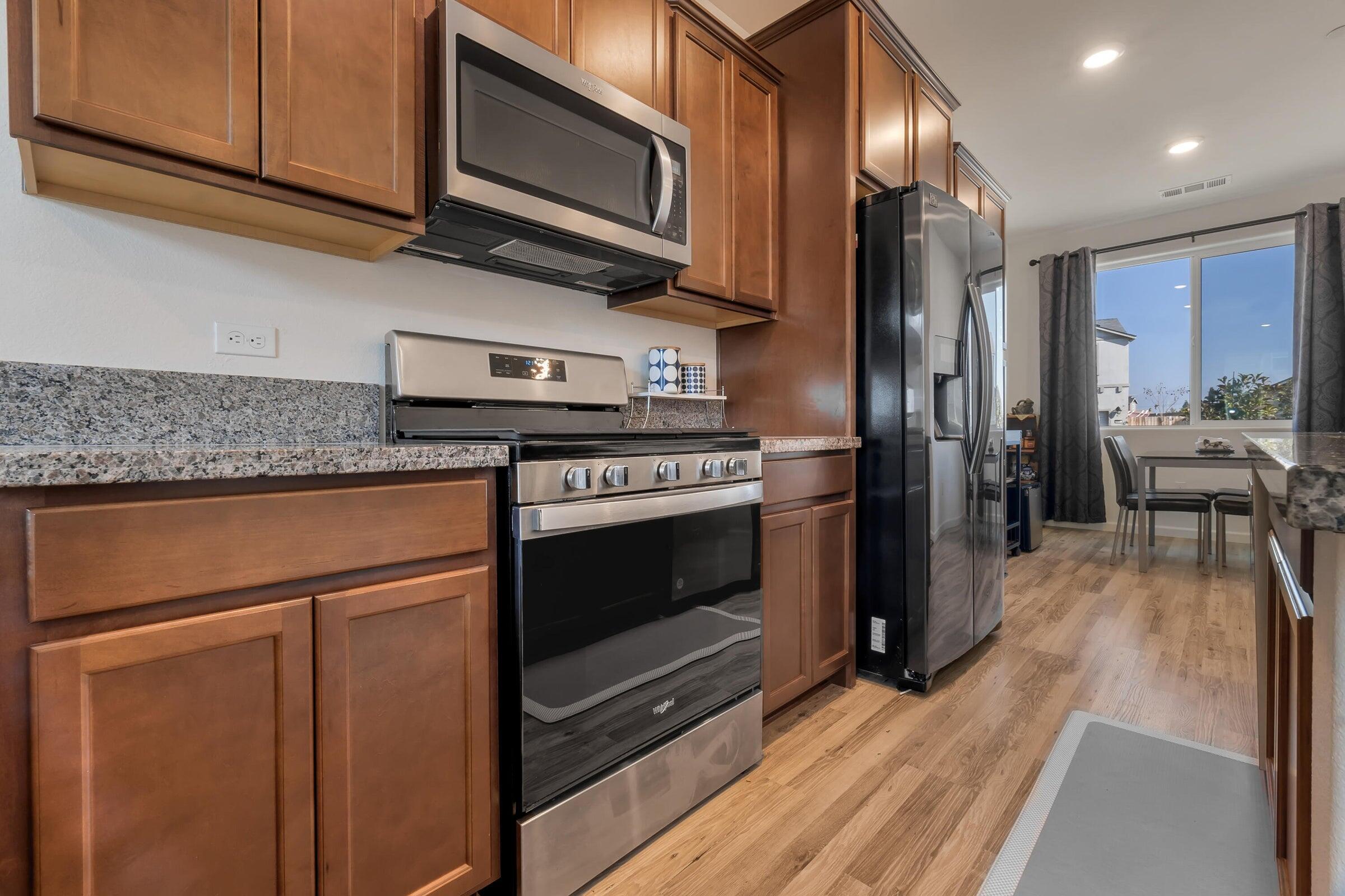 2207 S Crumal St, Visalia, CA 93292