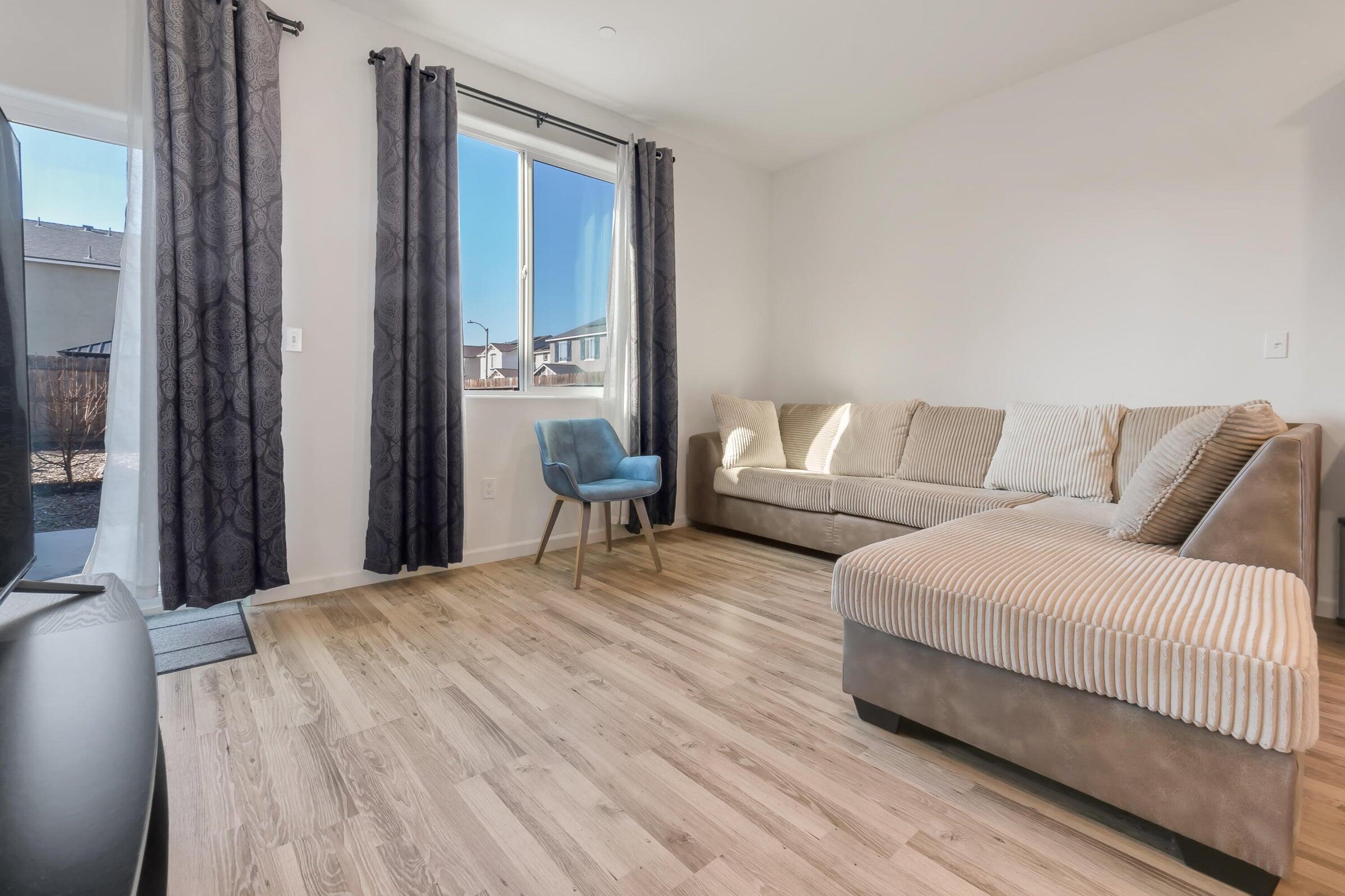 2207 S Crumal St, Visalia, CA 93292