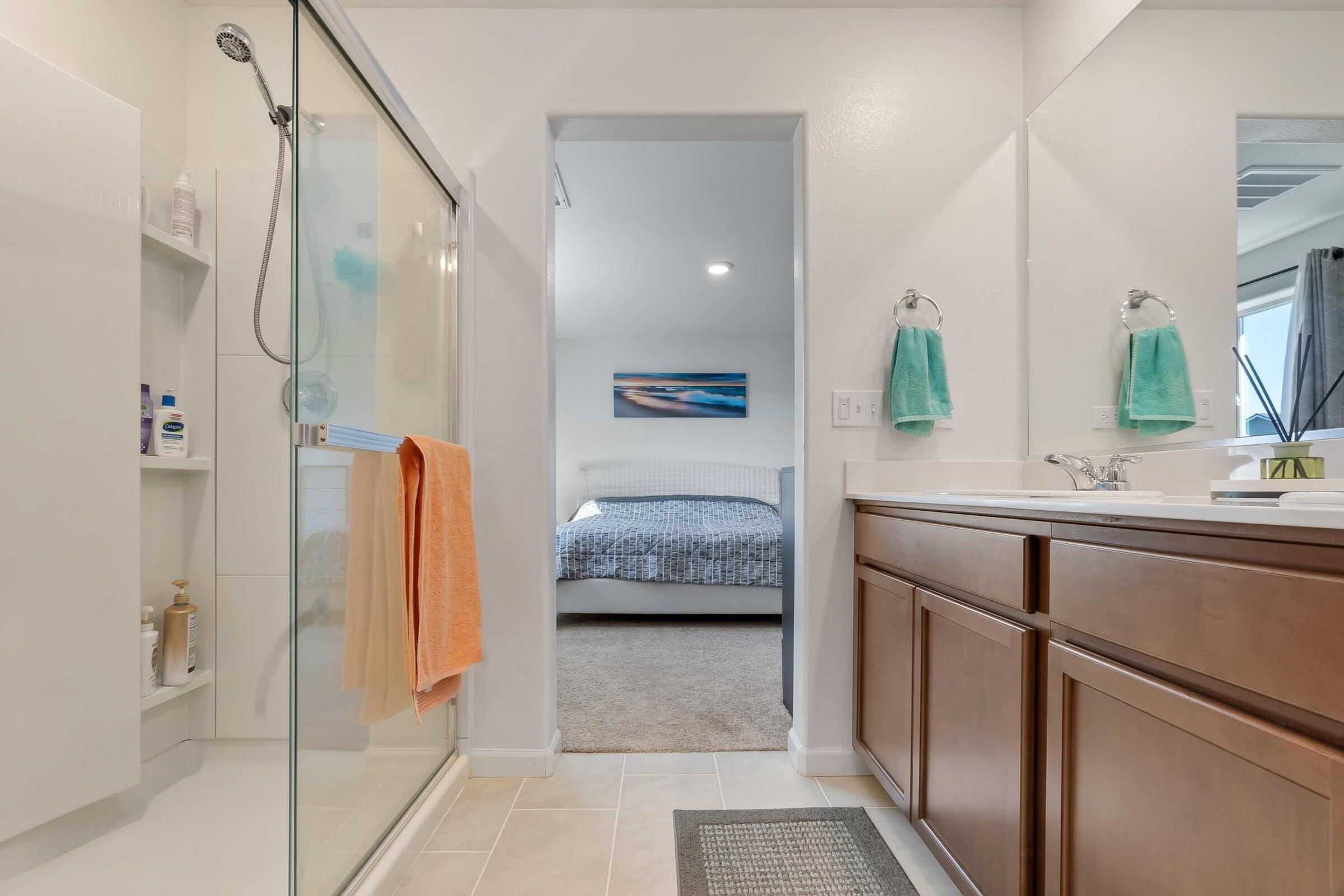 2207 S Crumal St, Visalia, CA 93292