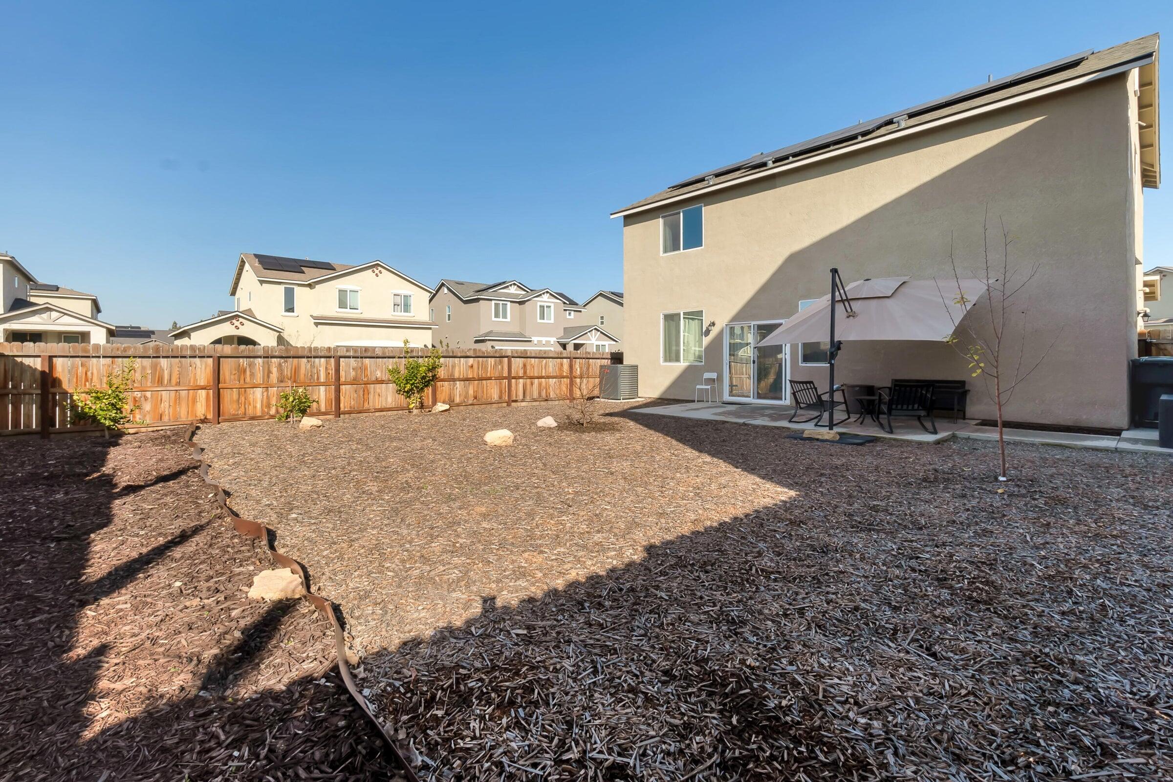 2207 S Crumal St, Visalia, CA 93292