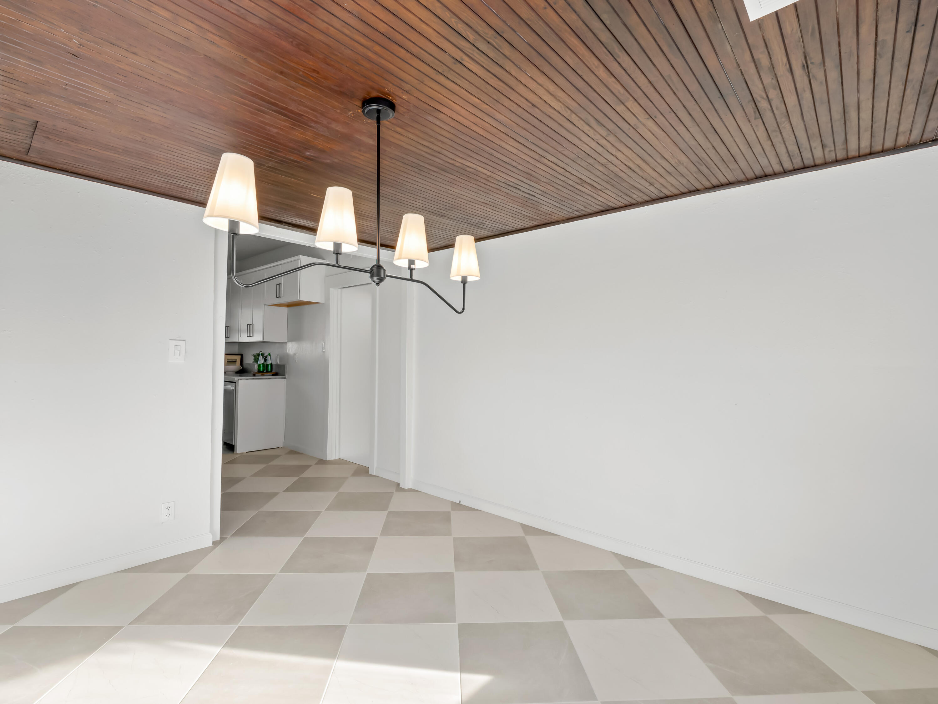 425 W Elm St, Hanford, CA 93230