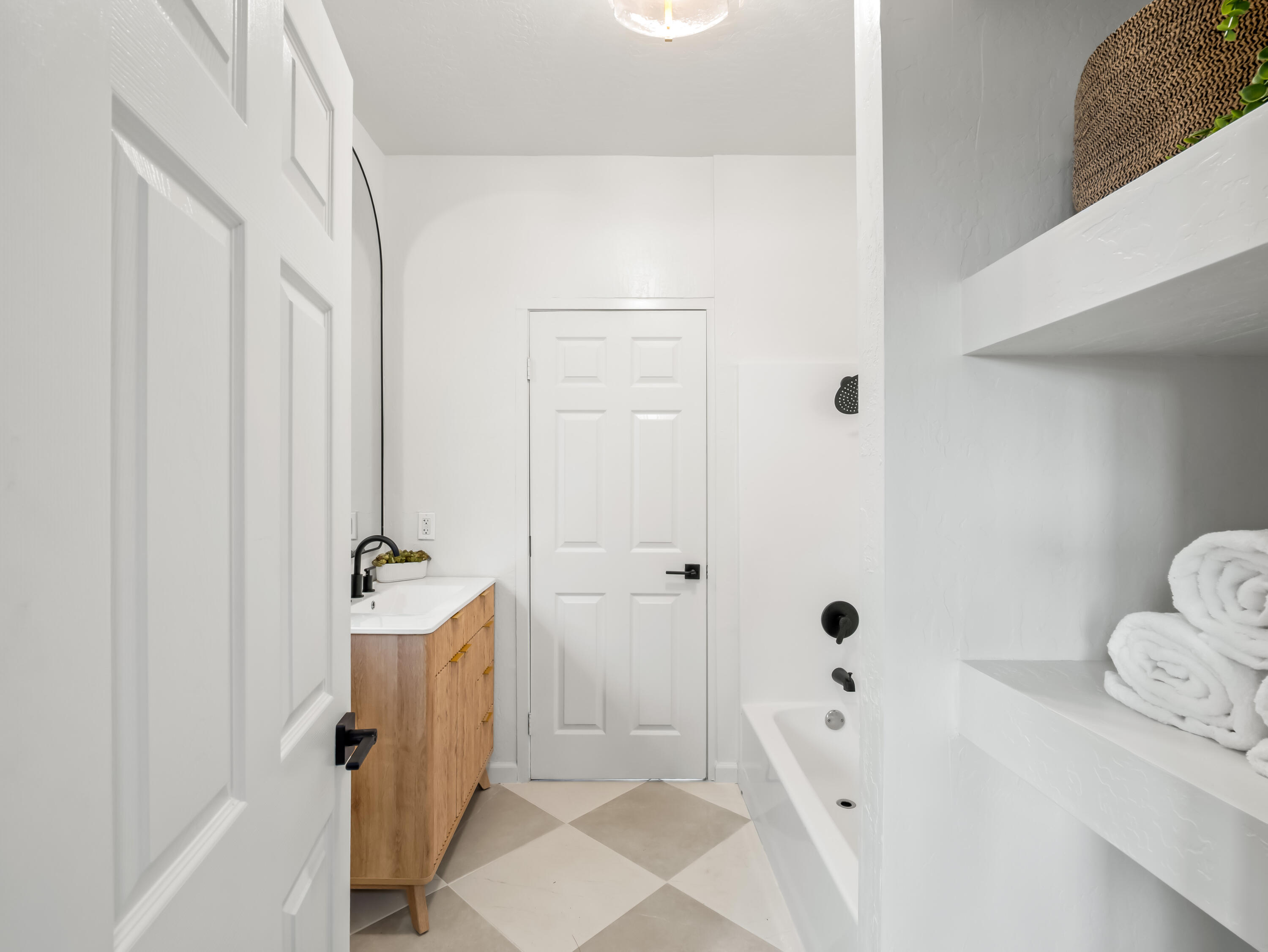 425 W Elm St, Hanford, CA 93230