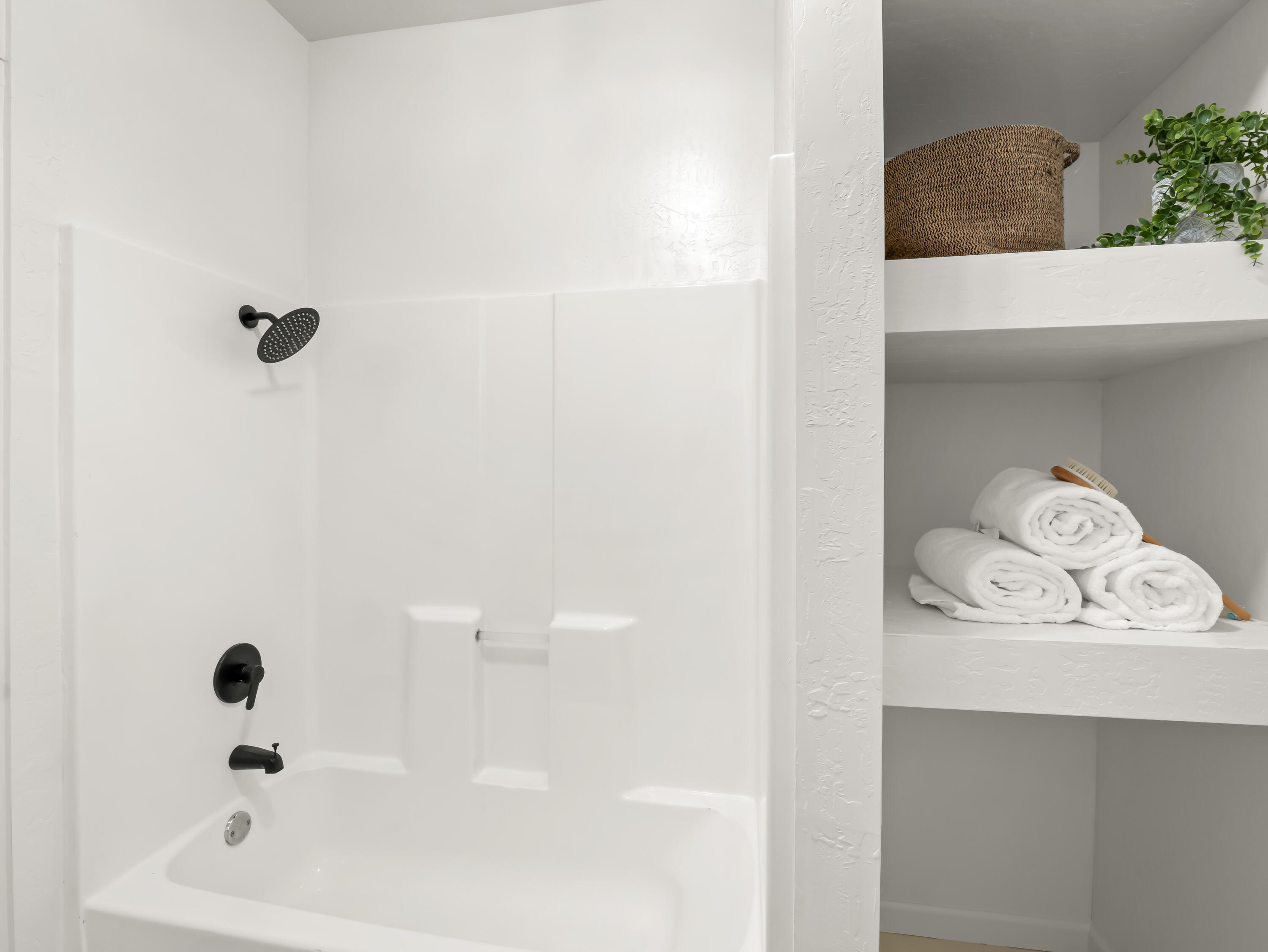 425 W Elm St, Hanford, CA 93230