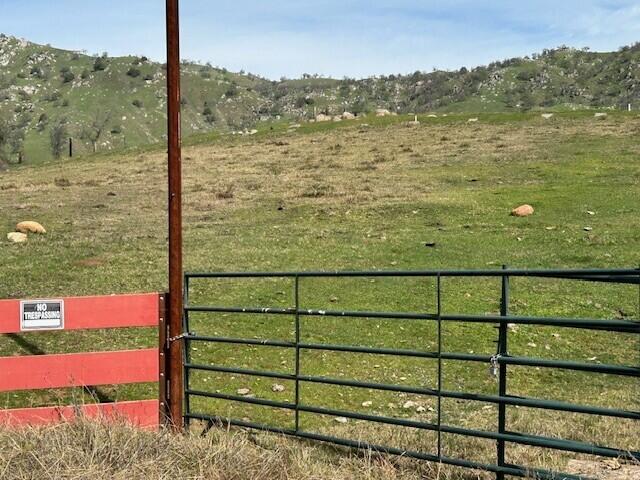 33819 Globe Dr, Springville, CA 93265