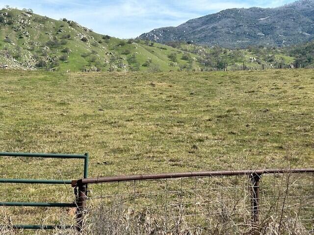 33819 Globe Dr, Springville, CA 93265