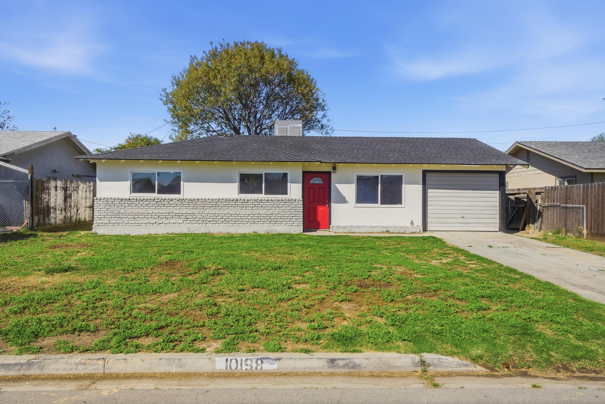 10198 Heath St, Hanford, CA 93230