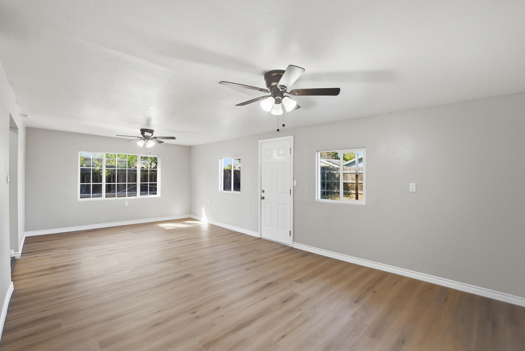 10198 Heath St, Hanford, CA 93230