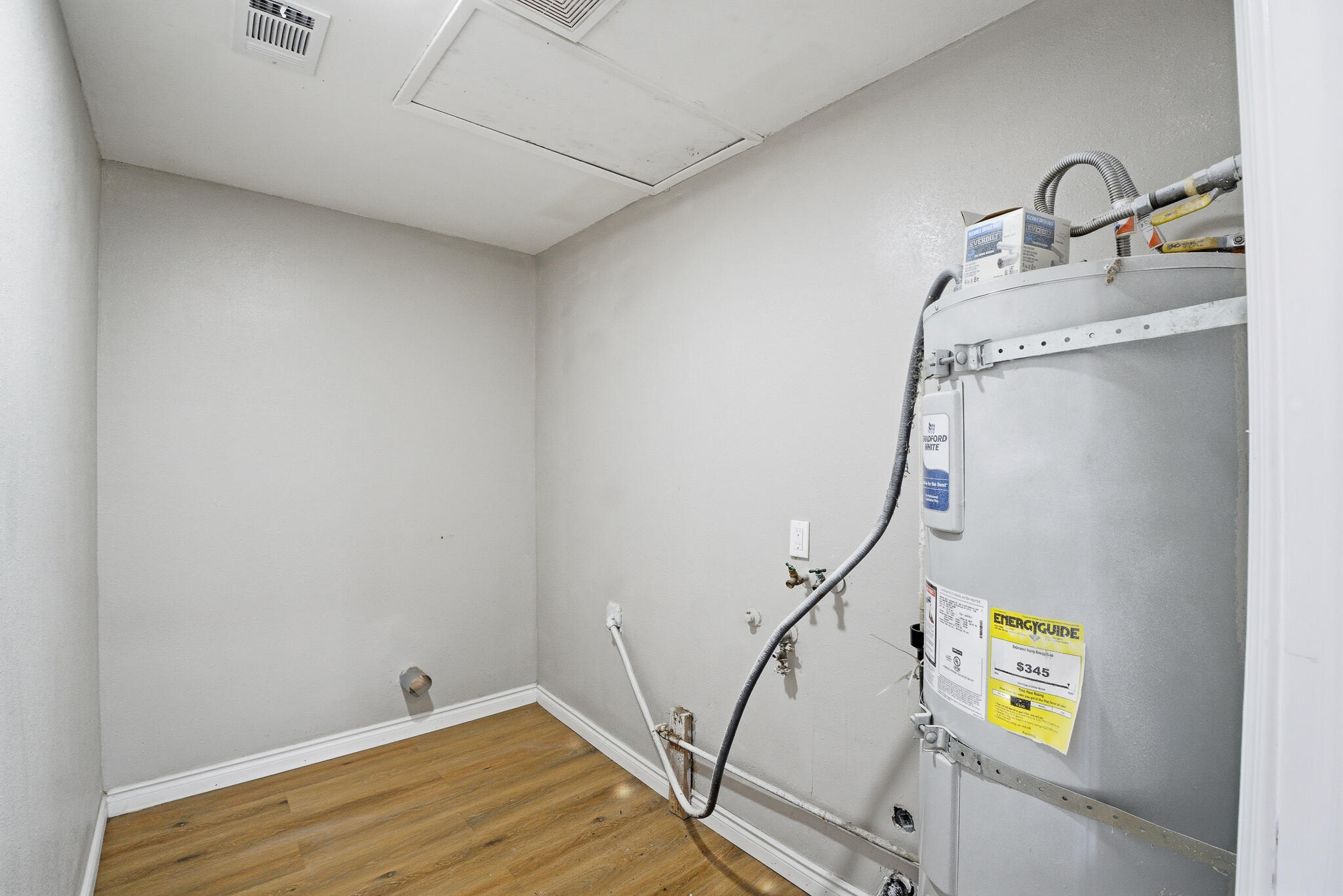 10198 Heath St, Hanford, CA 93230