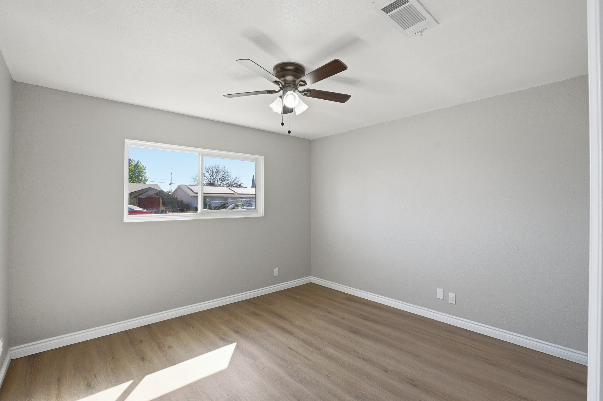 10198 Heath St, Hanford, CA 93230