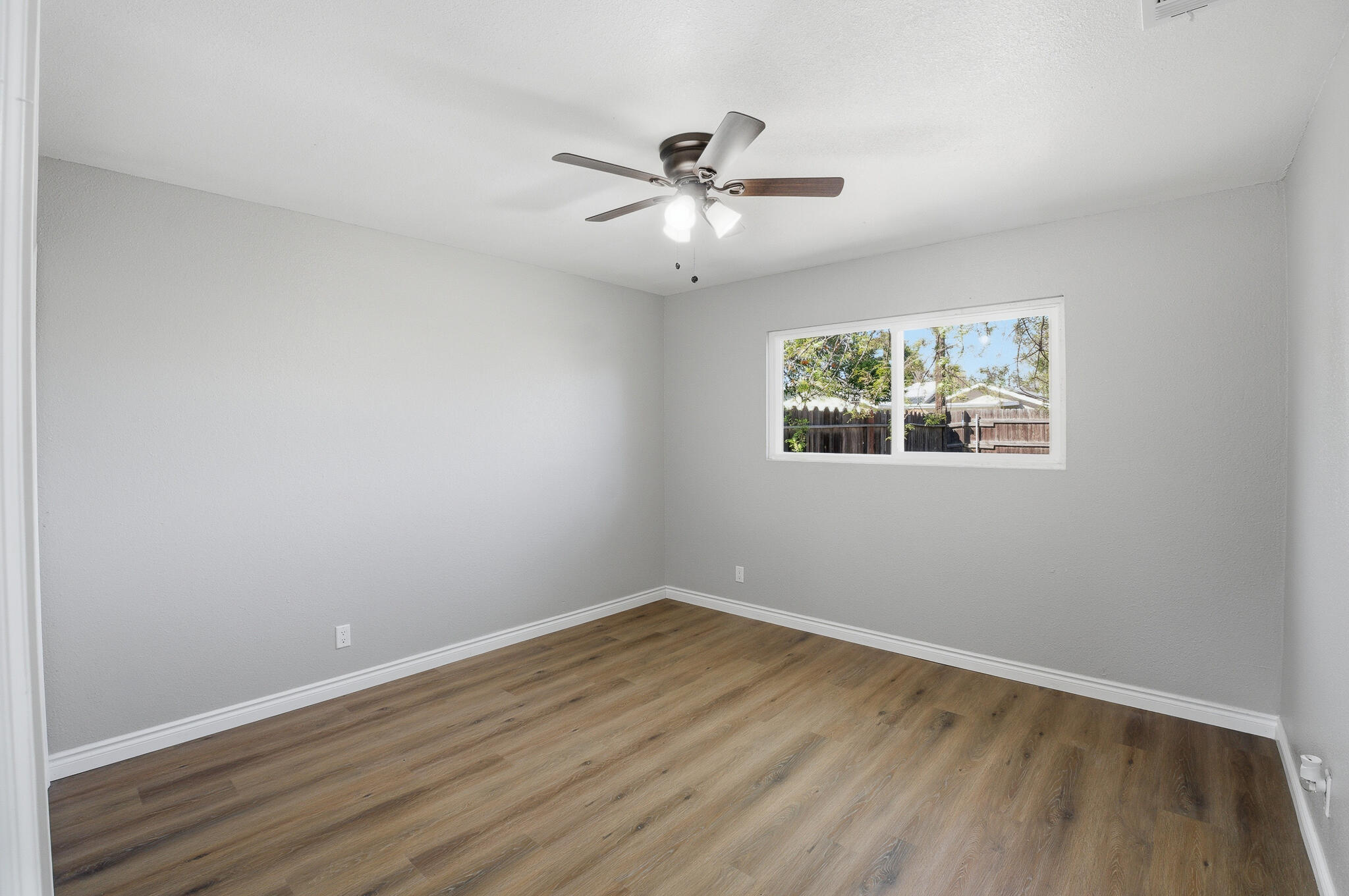 10198 Heath St, Hanford, CA 93230