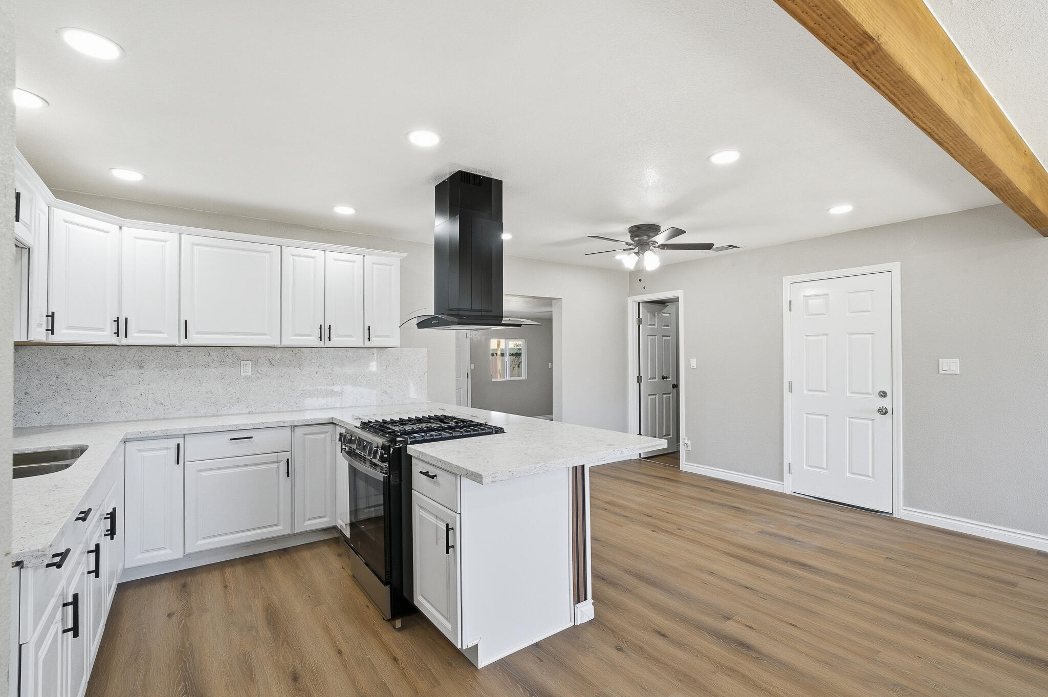 10198 Heath St, Hanford, CA 93230