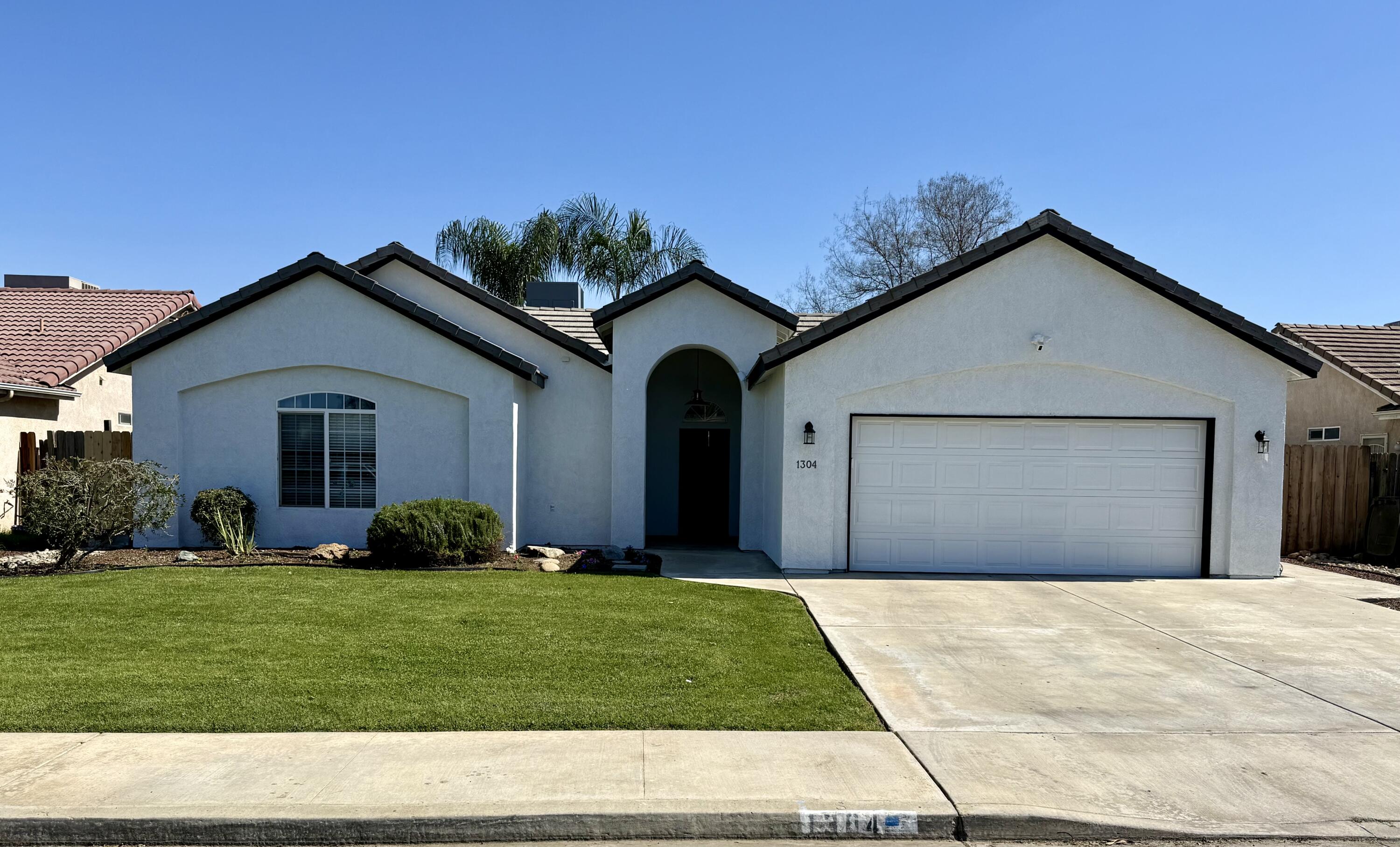 1304 N Birch St, Porterville, CA 93257