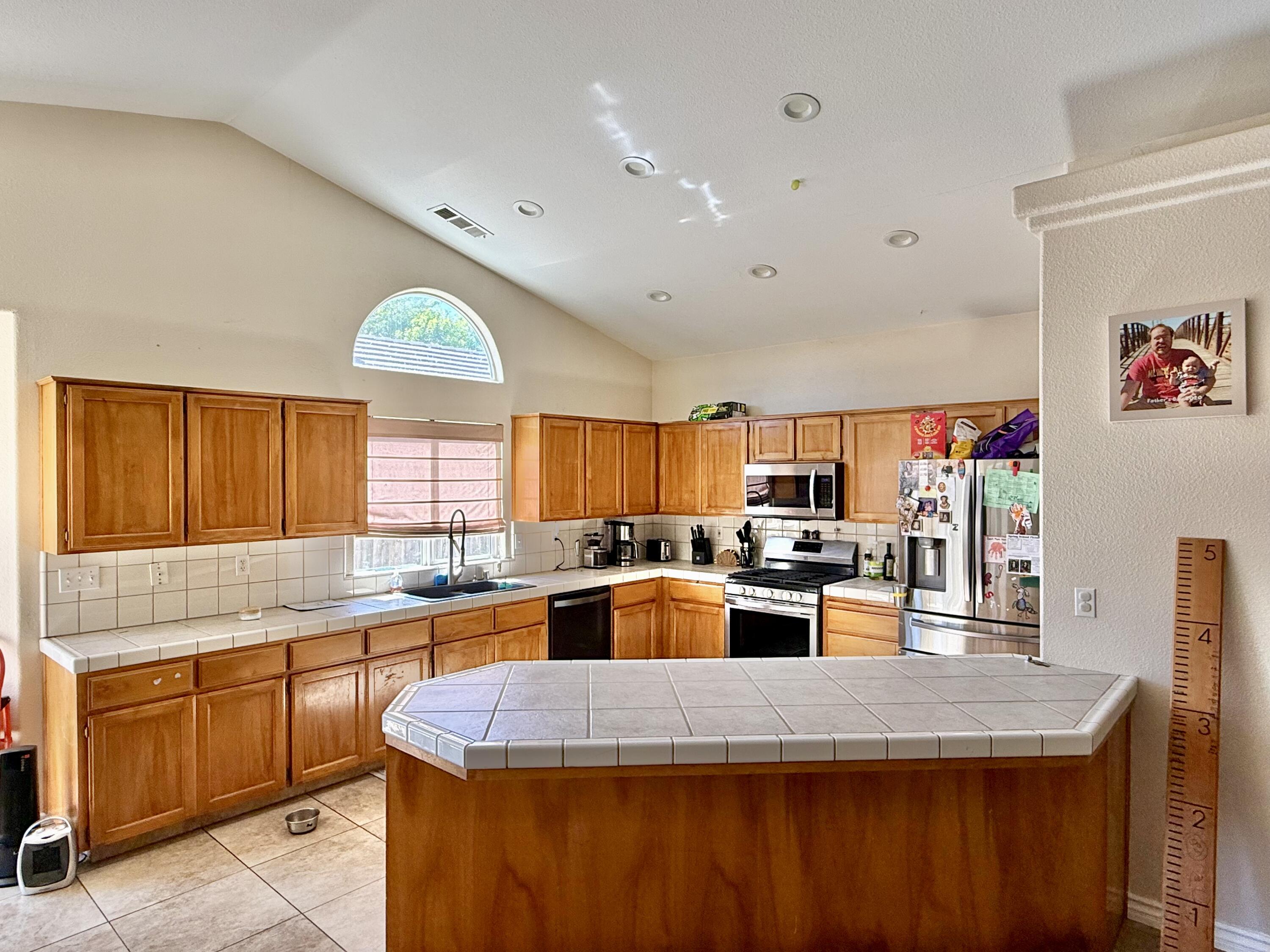 1304 N Birch St, Porterville, CA 93257