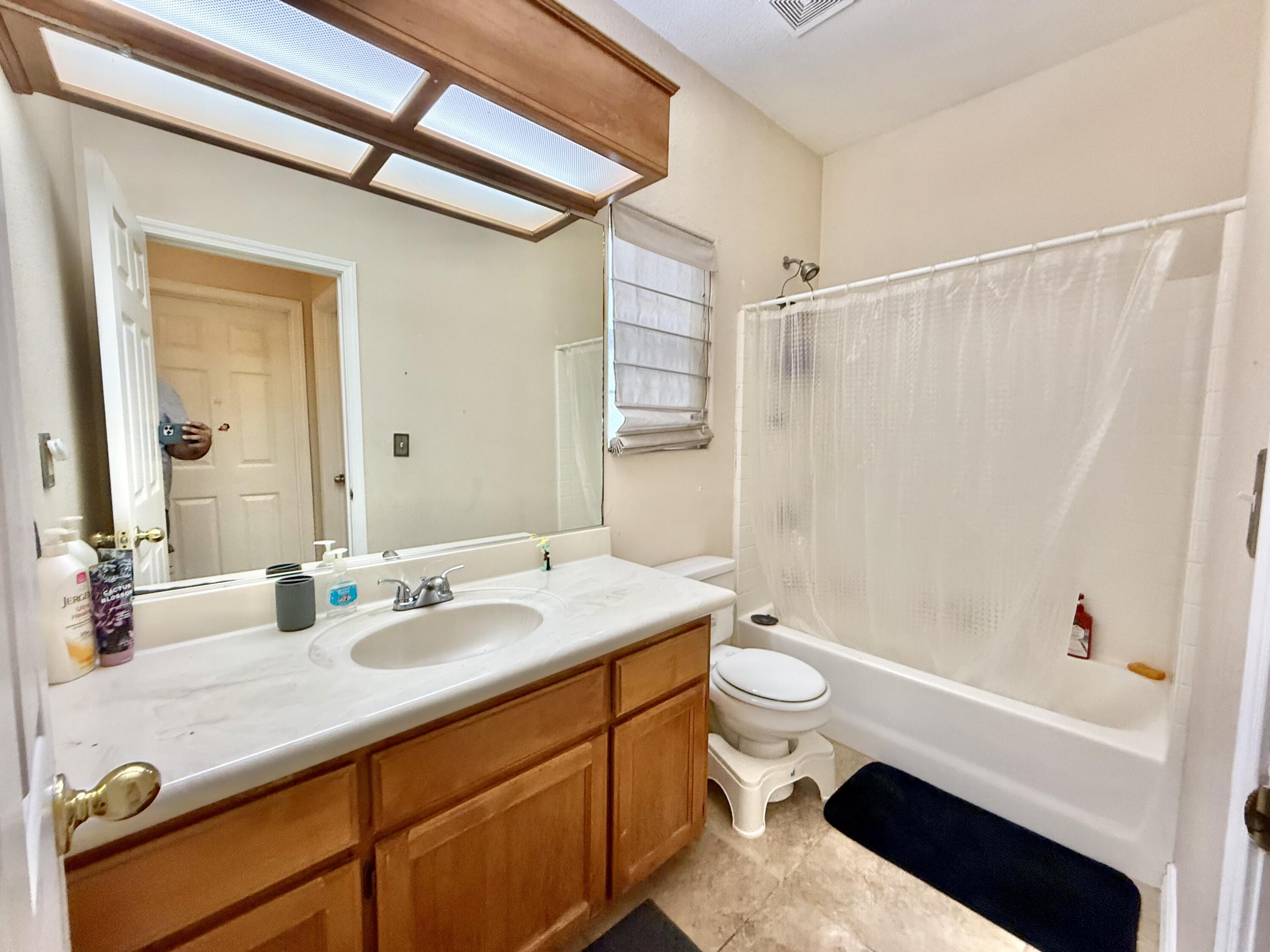 1304 N Birch St, Porterville, CA 93257