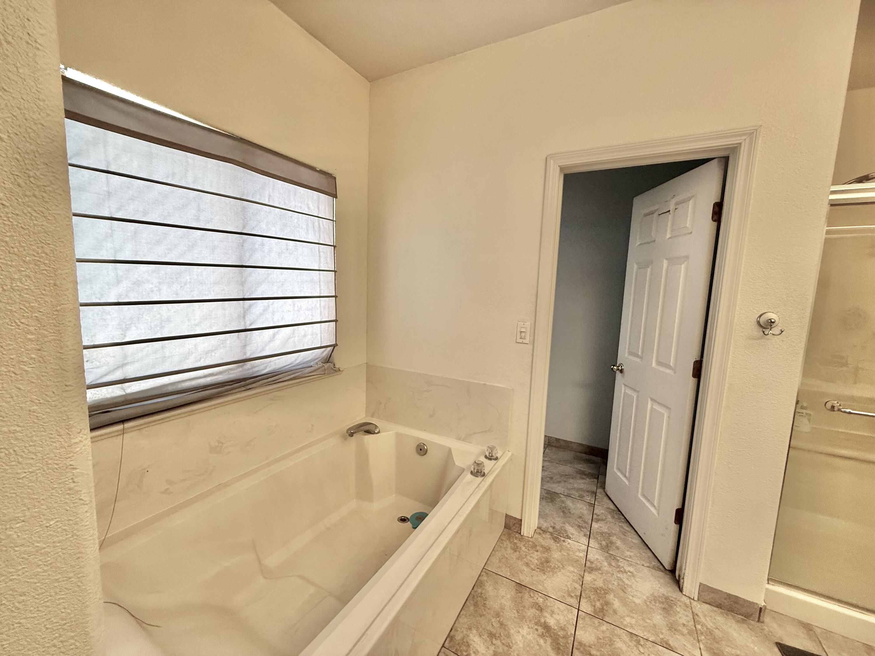 1304 N Birch St, Porterville, CA 93257